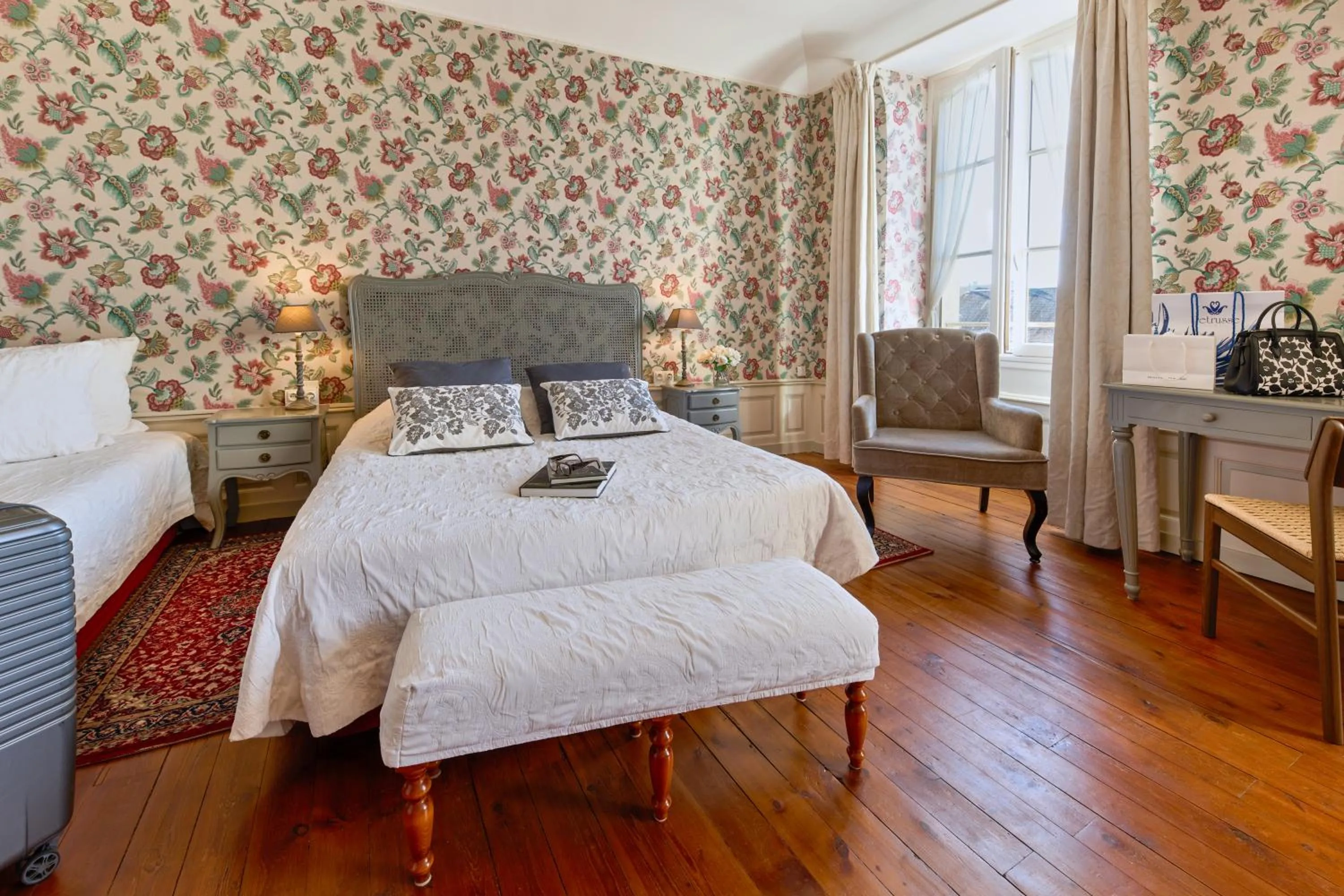 Property building, Bed in Hôtel Diderot