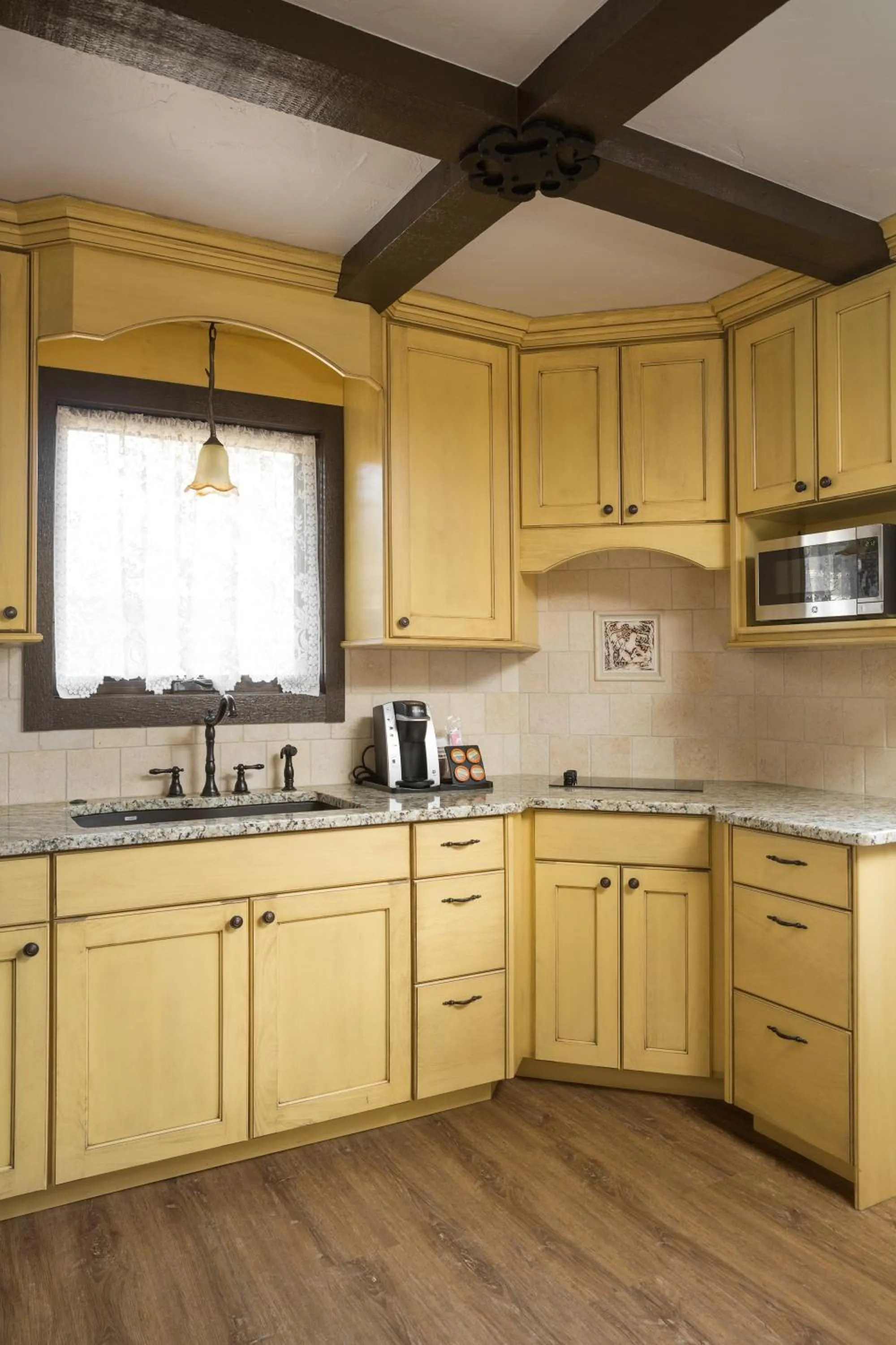 Kitchen or kitchenette in The Landing at Estes Park