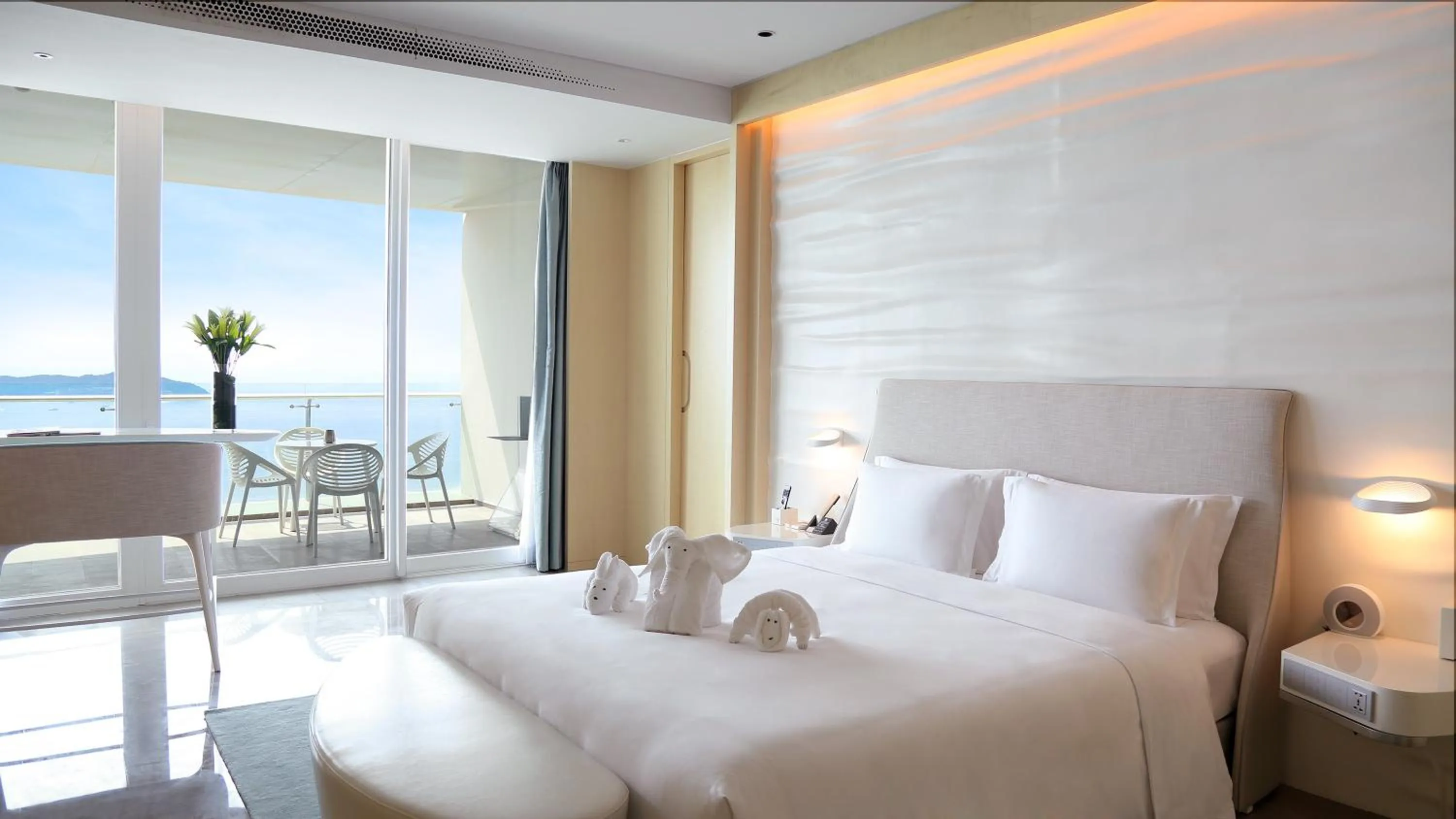 Balcony/Terrace, Bed in The Mangrovetree Sanya Resort