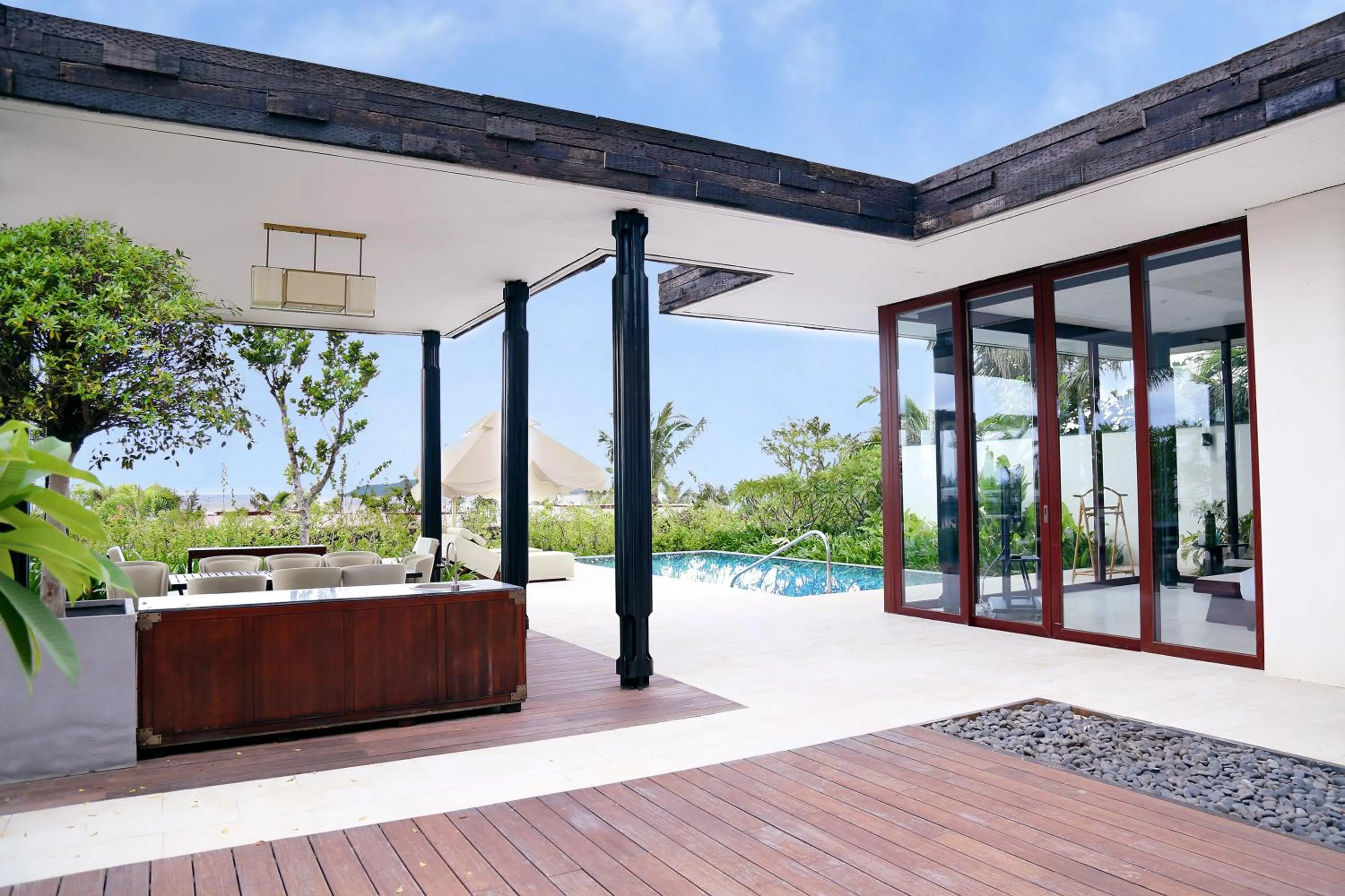 Swimming pool in The Mangrovetree Sanya Resort