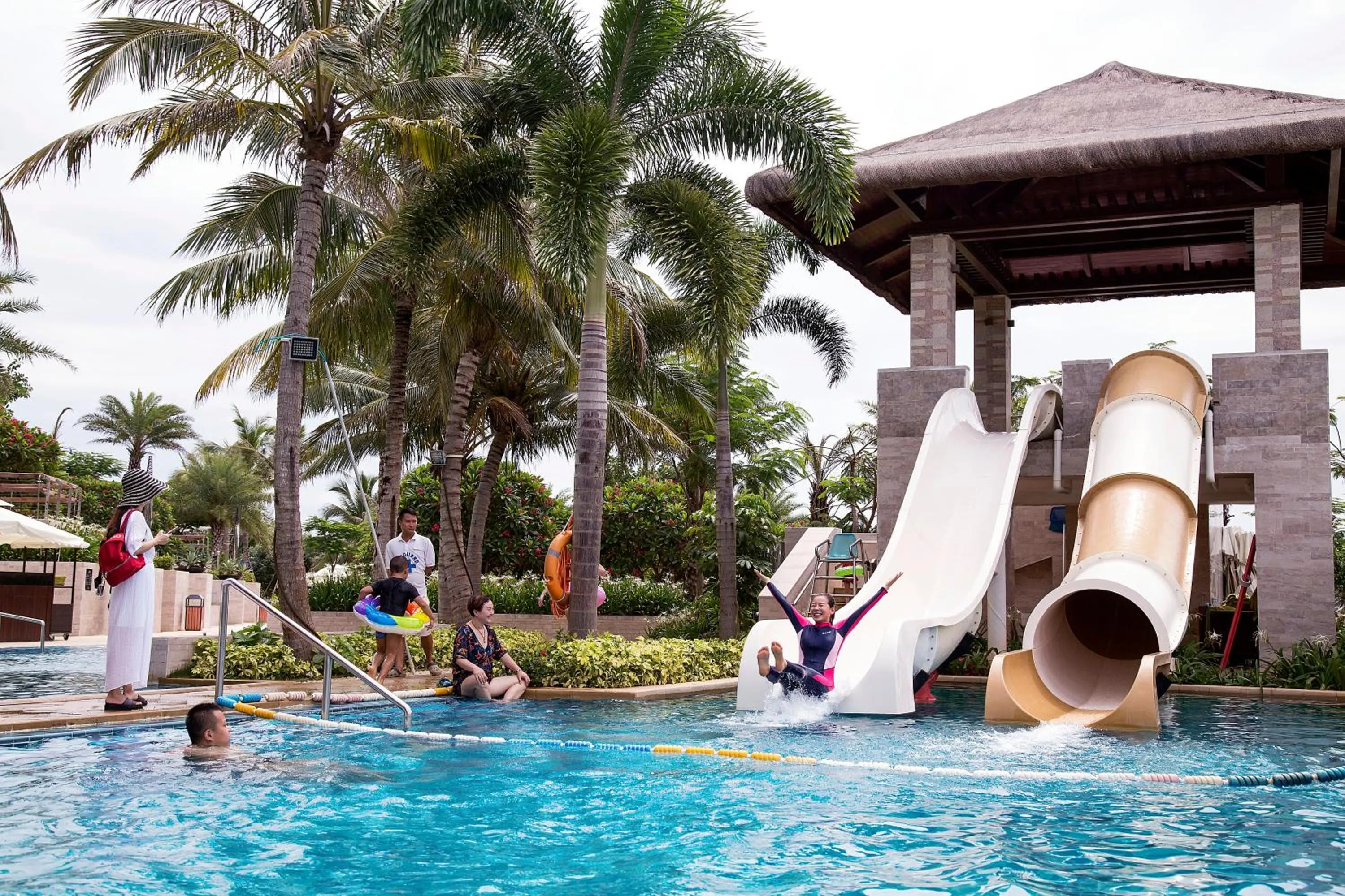 Swimming pool in The Mangrovetree Sanya Resort