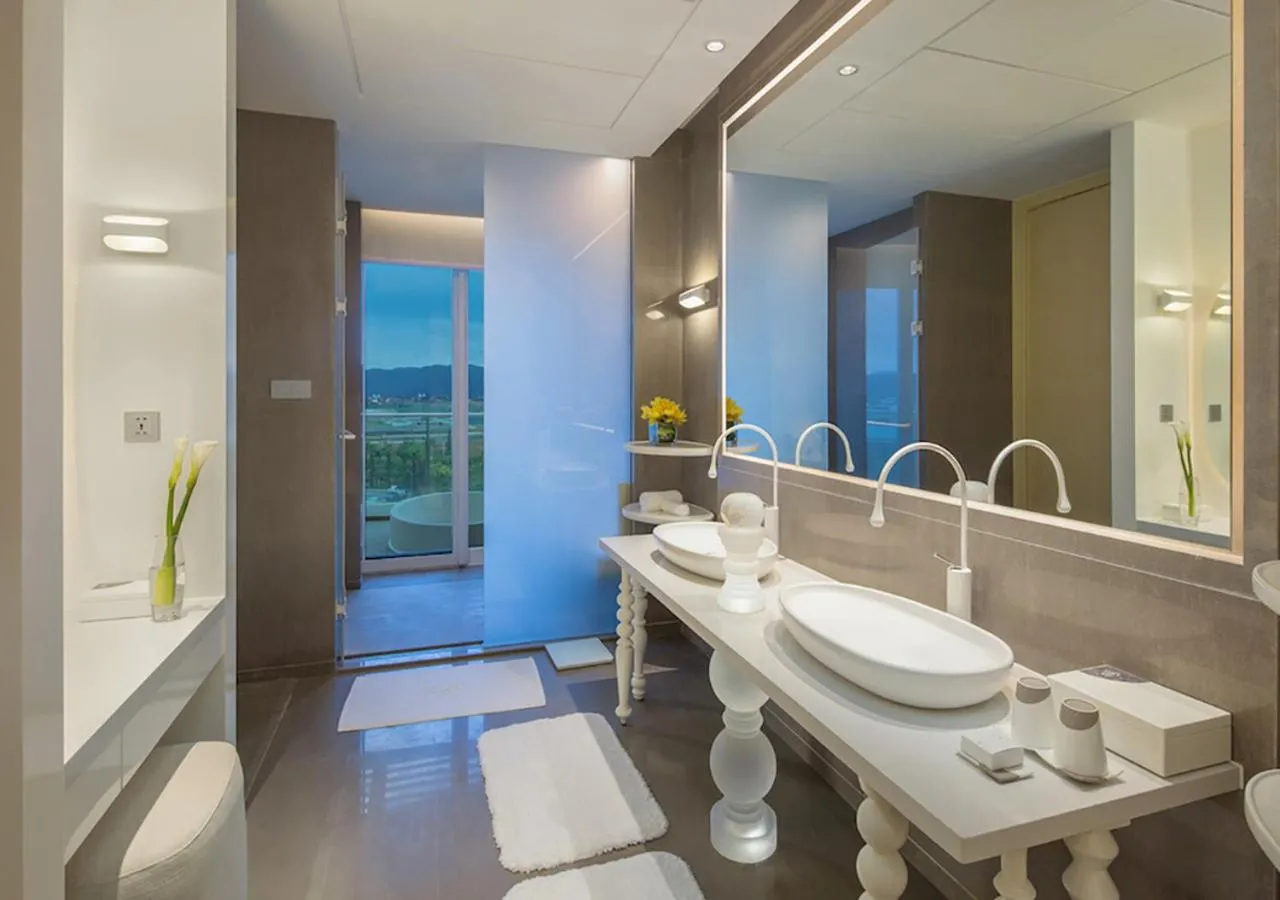 Shower in The Mangrovetree Sanya Resort