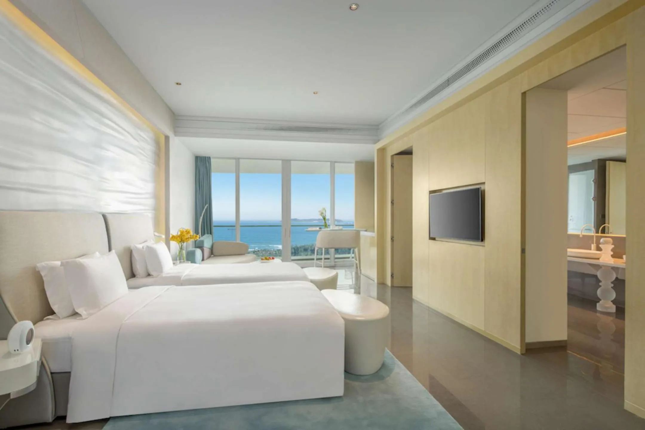 Photo of the whole room, Bed in The Mangrovetree Sanya Resort
