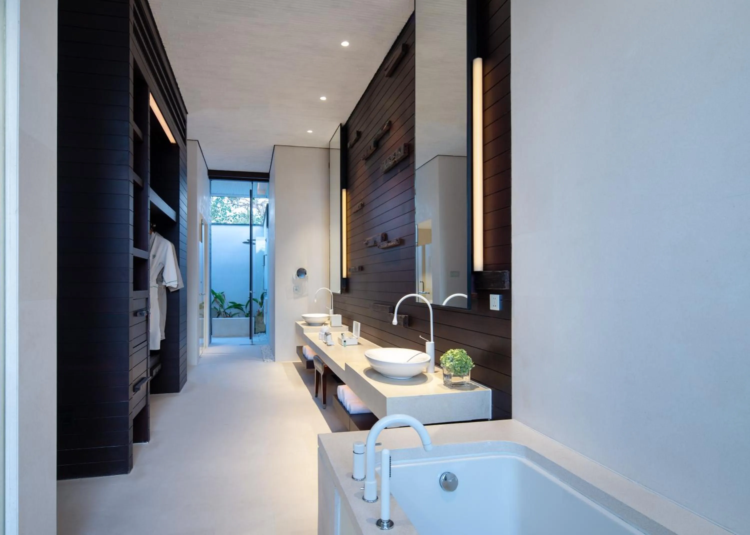 Toilet, Bed in The Mangrovetree Sanya Resort