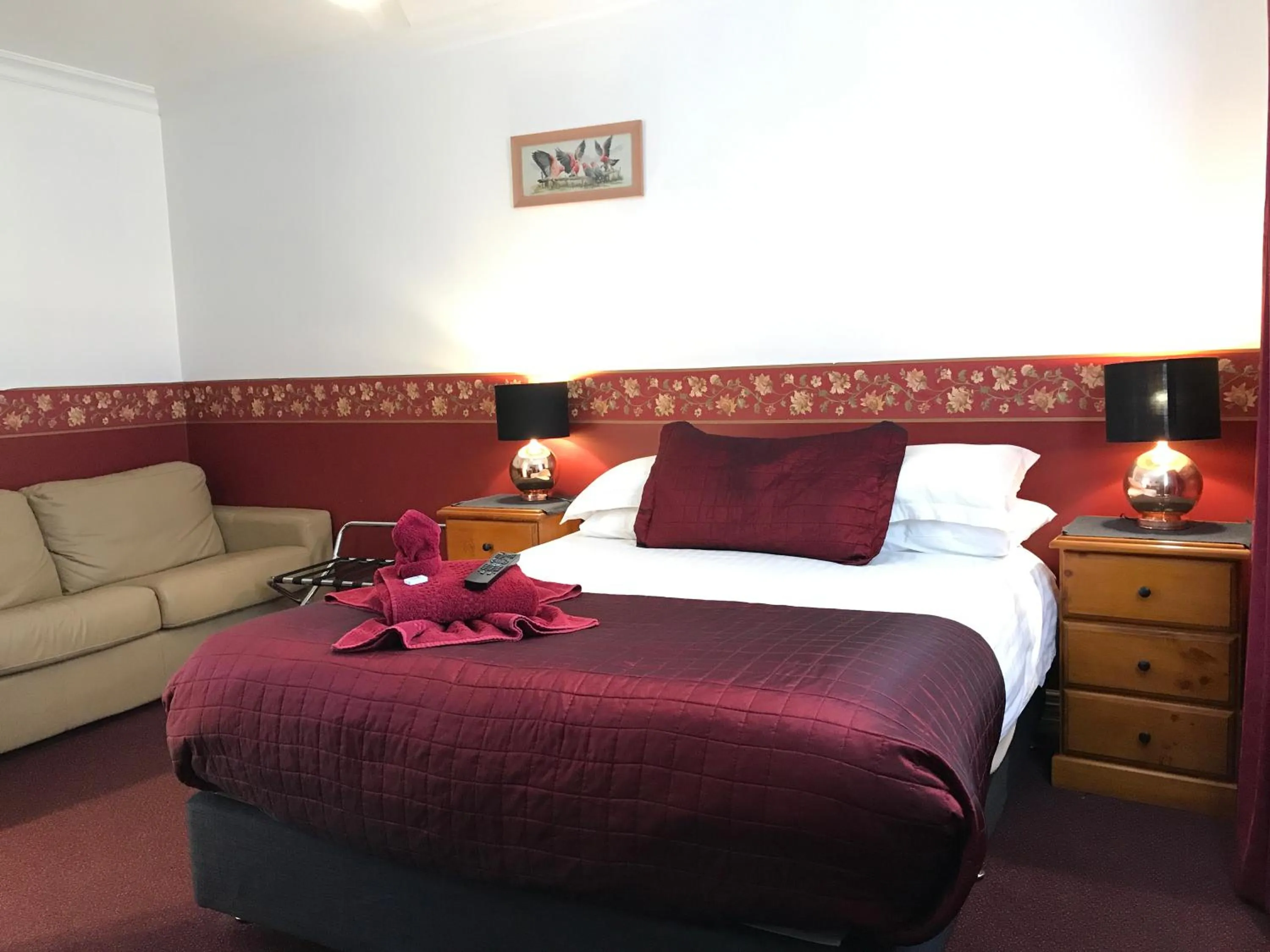 Bedroom, Bed in The Lodge Outback Motel