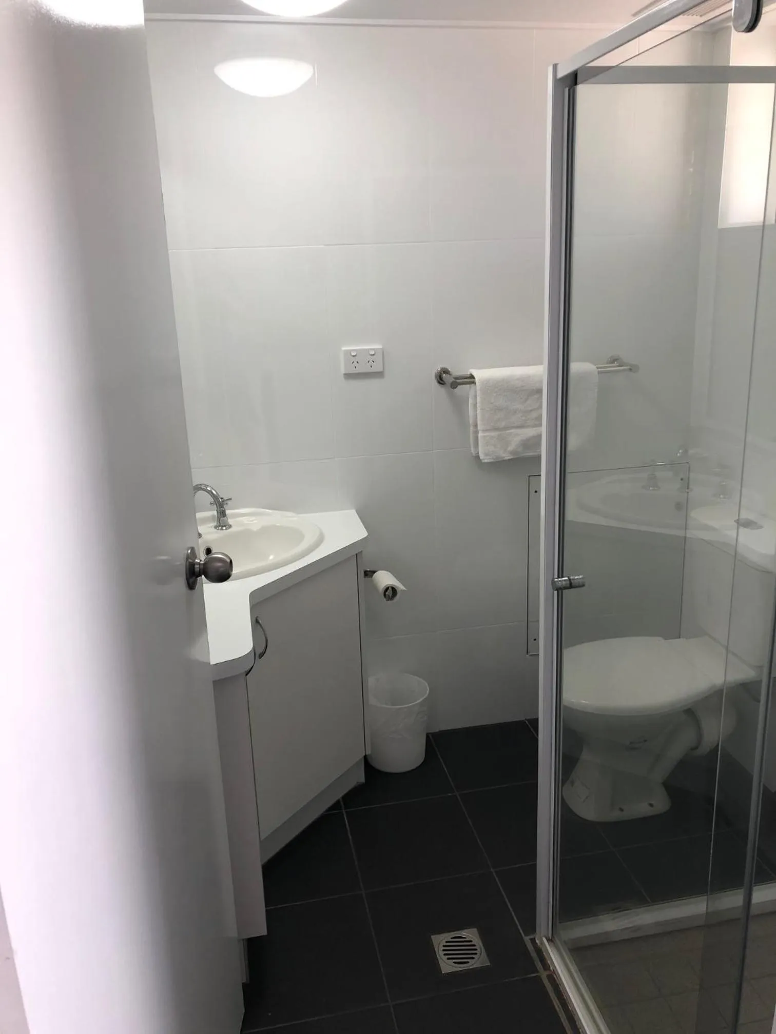 Shower in Bribie Waterways Motel