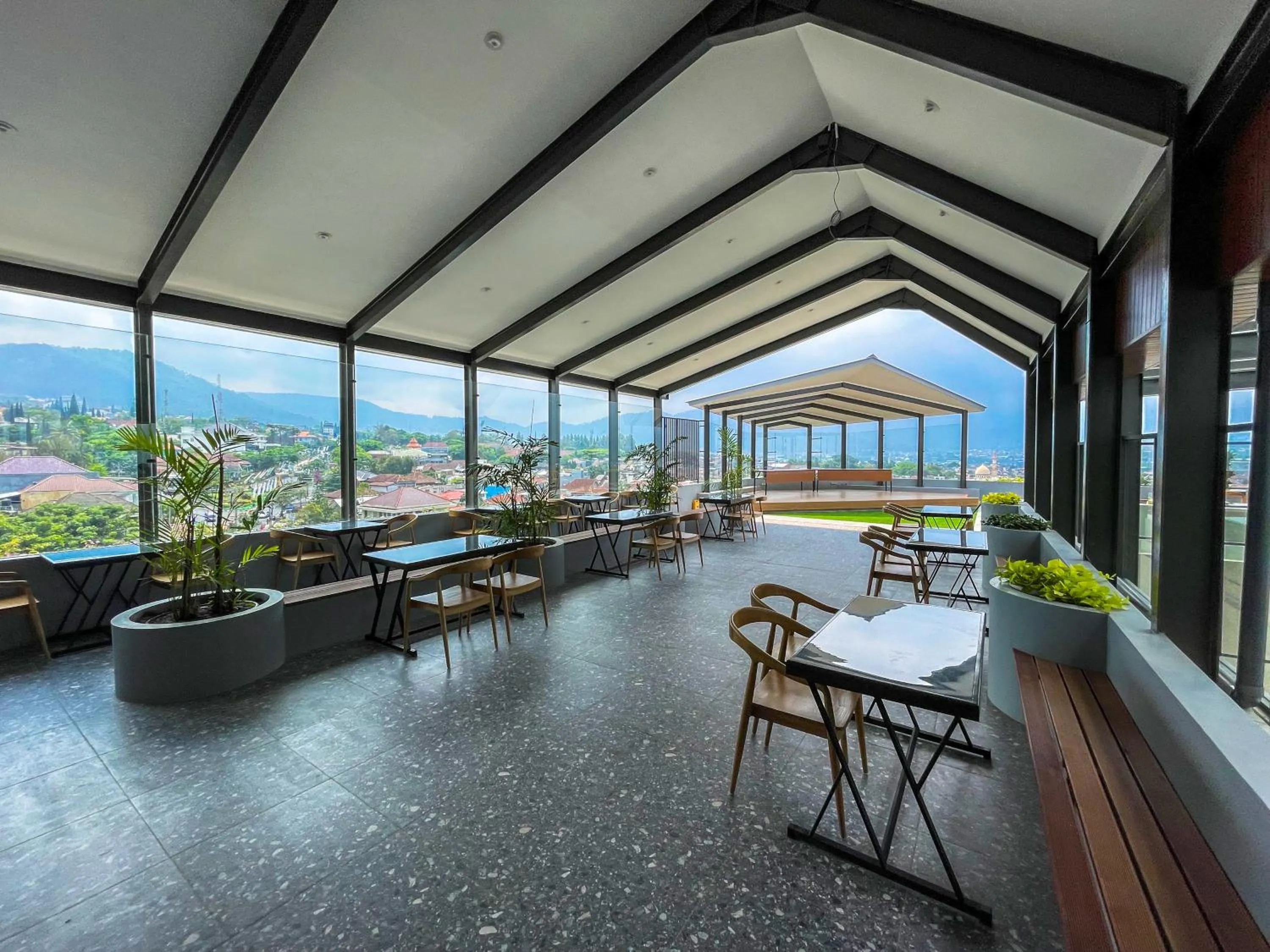 Restaurant/places to eat in Samara Resort