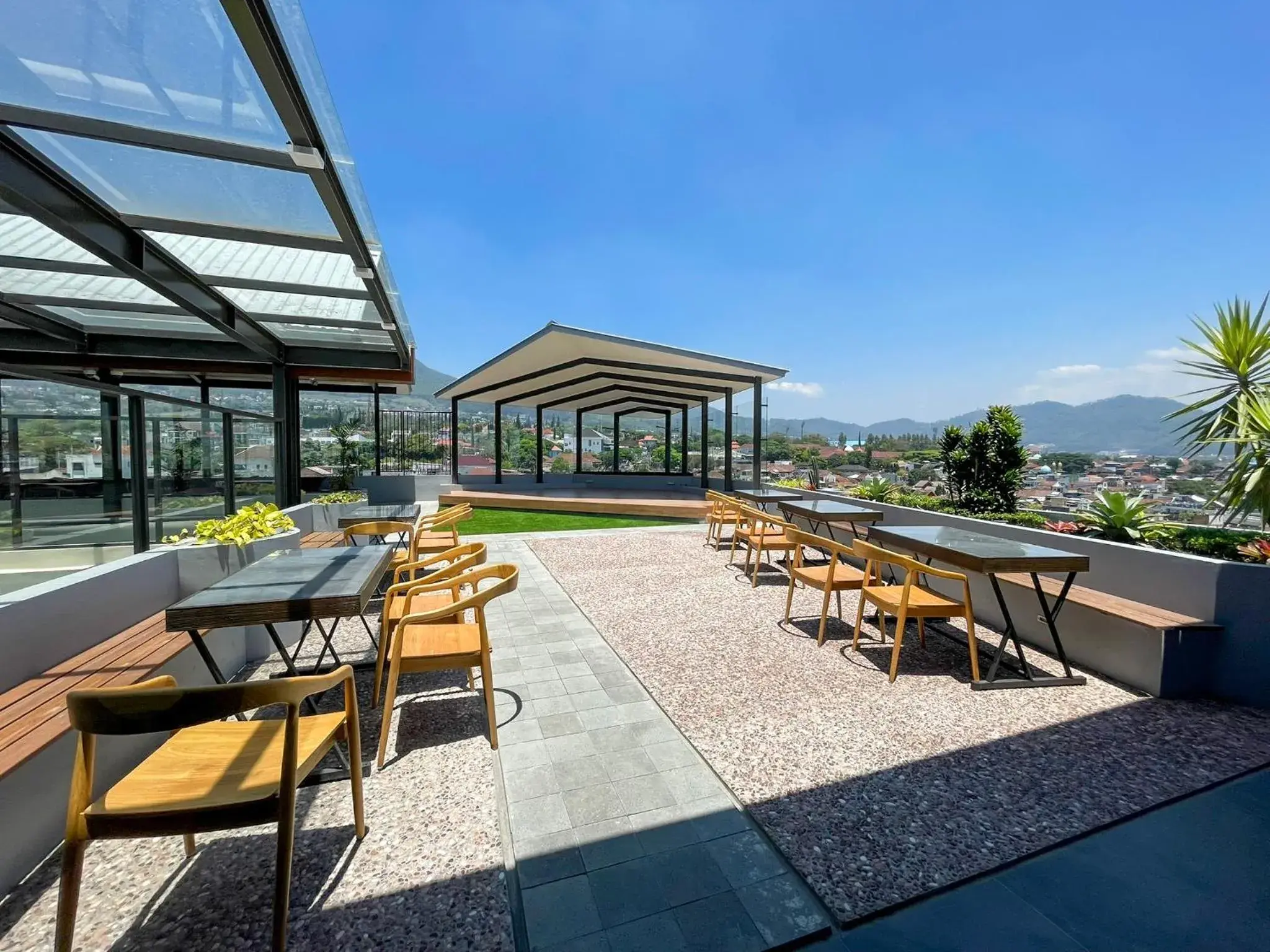 Restaurant/places to eat in Samara Resort Restaurant/places to eat in Samara Resort