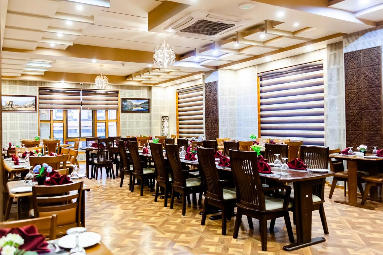 Restaurant/places to eat in Tara Phendeyling Hotel