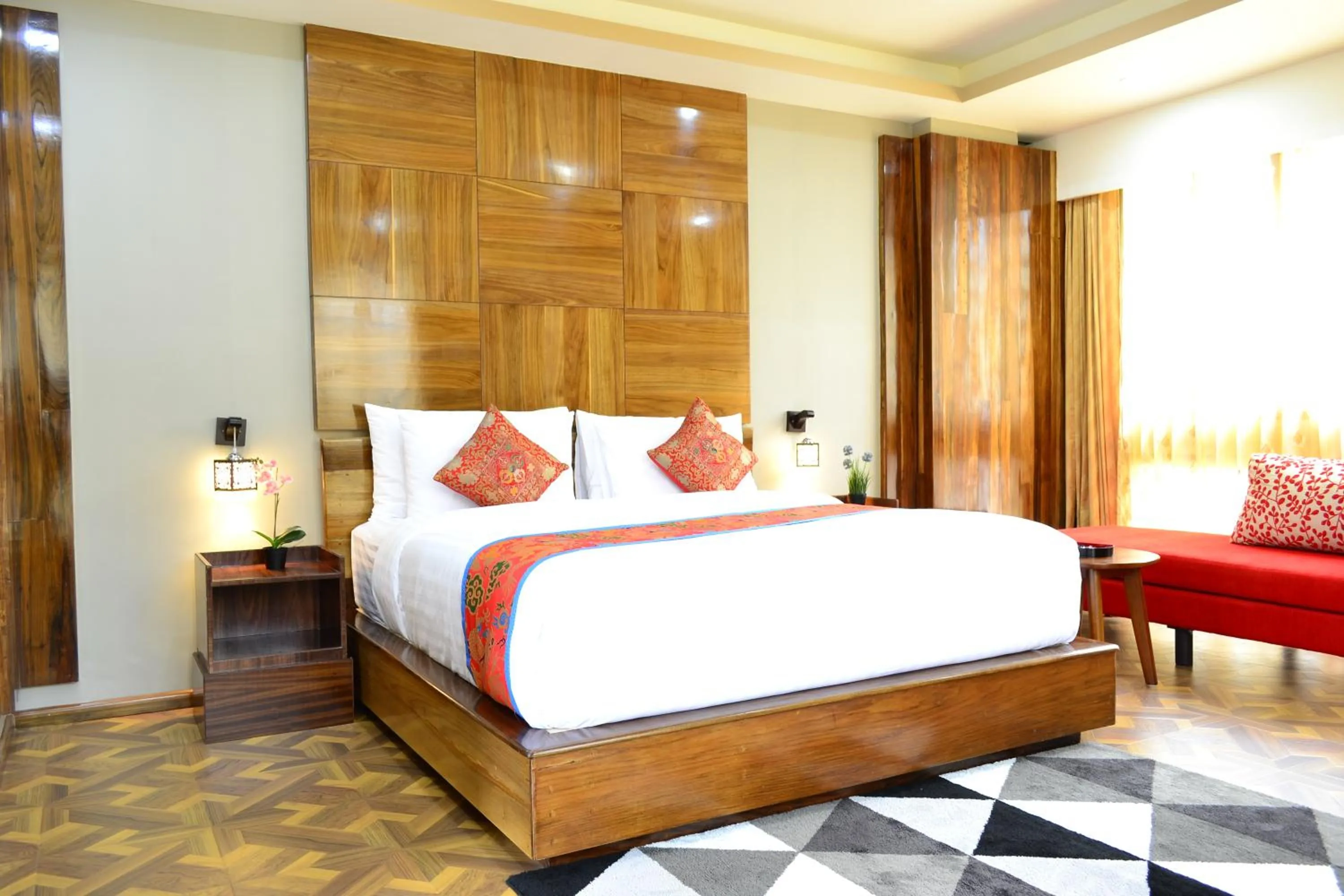 Photo of the whole room, Bed in Tara Phendeyling Hotel
