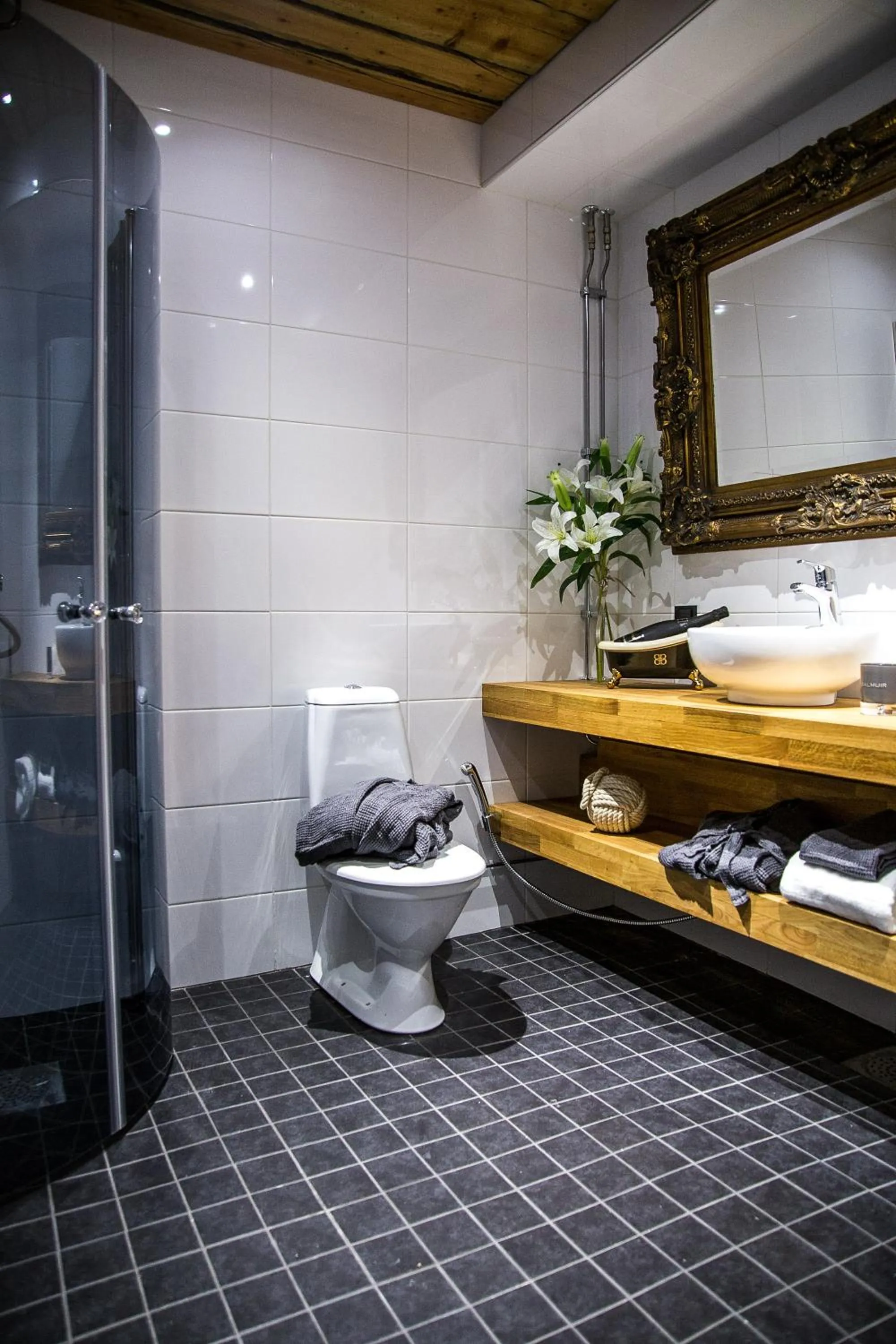 Bathroom in Boutique Hotel Mustaparta