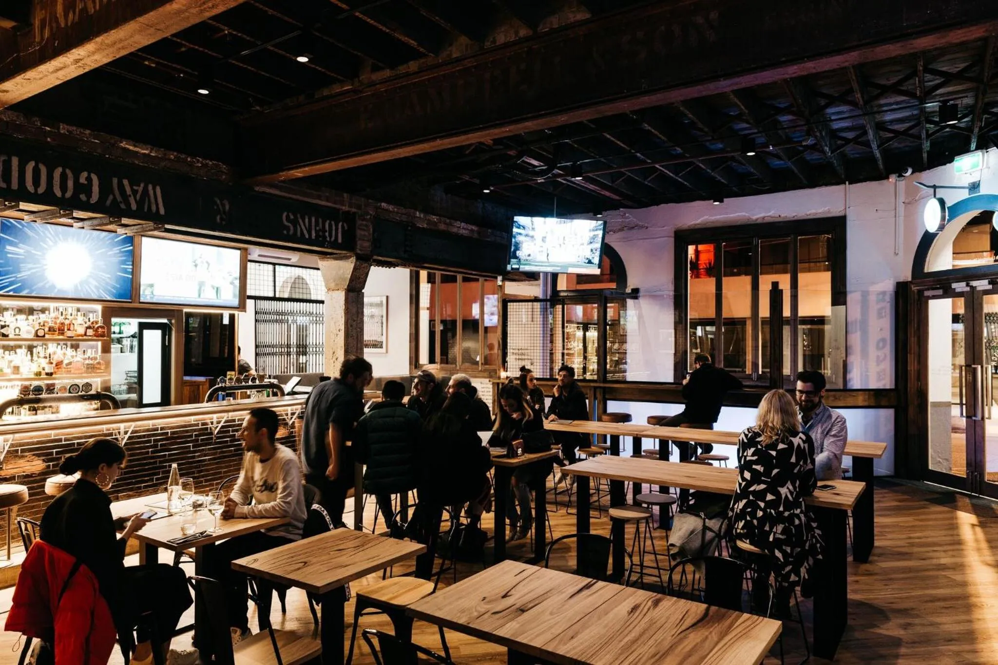 Restaurant/places to eat in East Brunswick Hotel