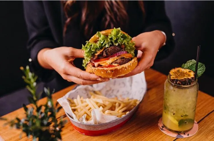 Restaurant/places to eat in East Brunswick Hotel