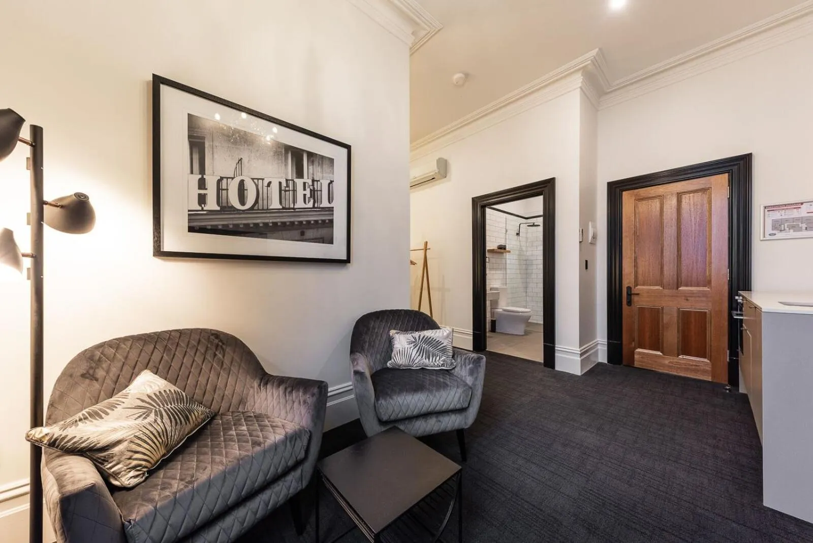 Living room in East Brunswick Hotel