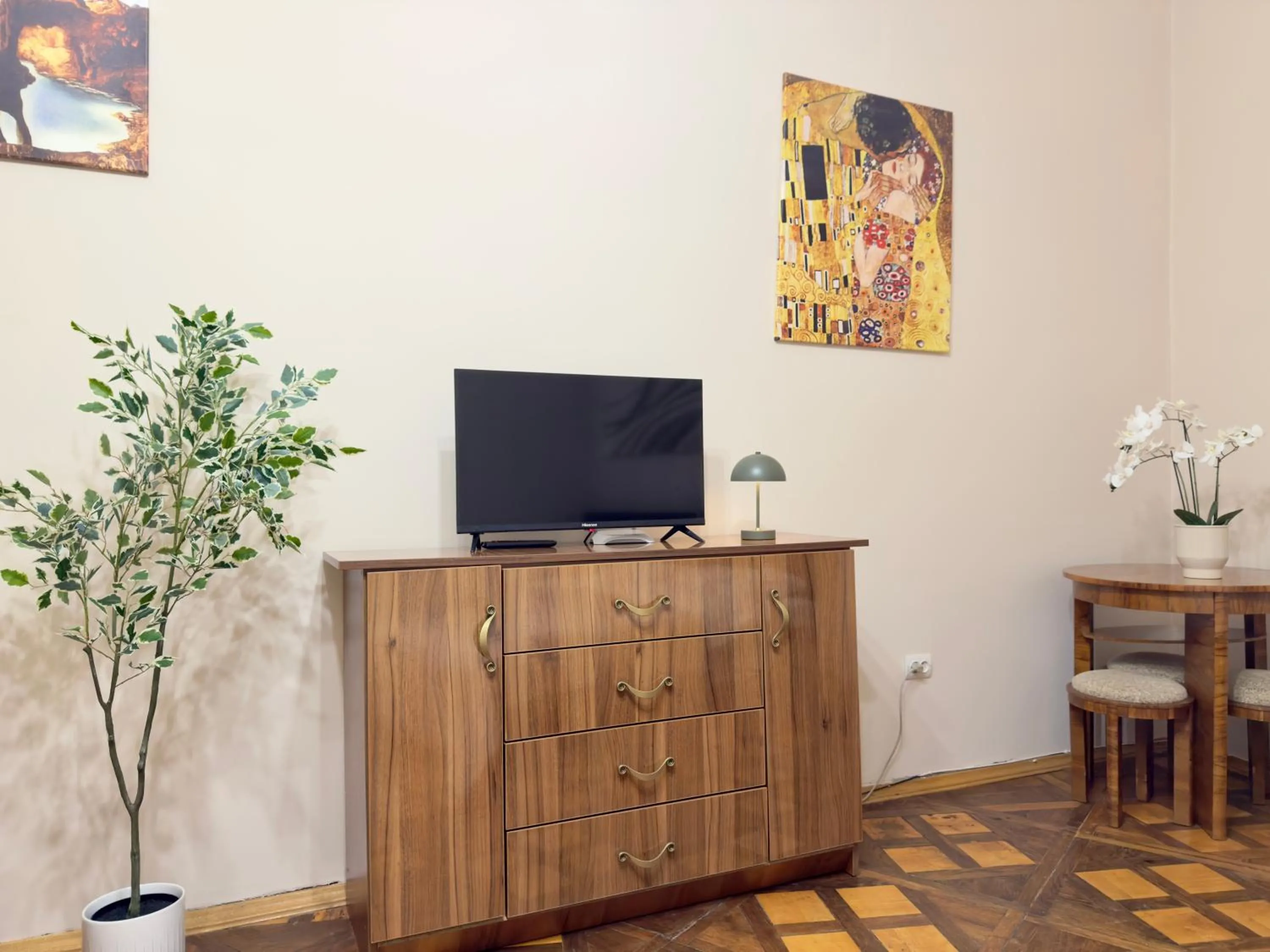 Modern and Classic apart. Central location