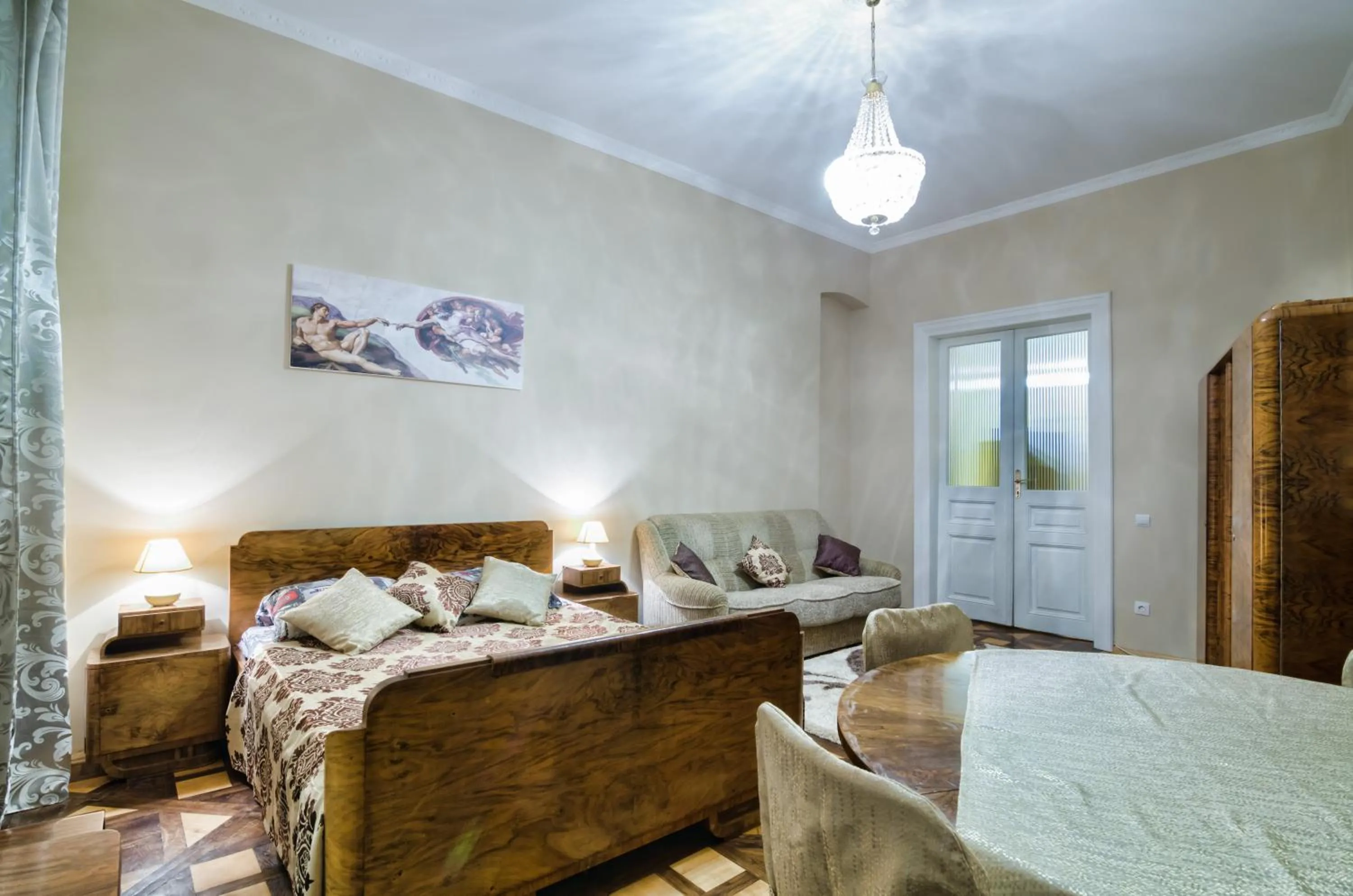 Bed in Modern and Classic apart. Central location