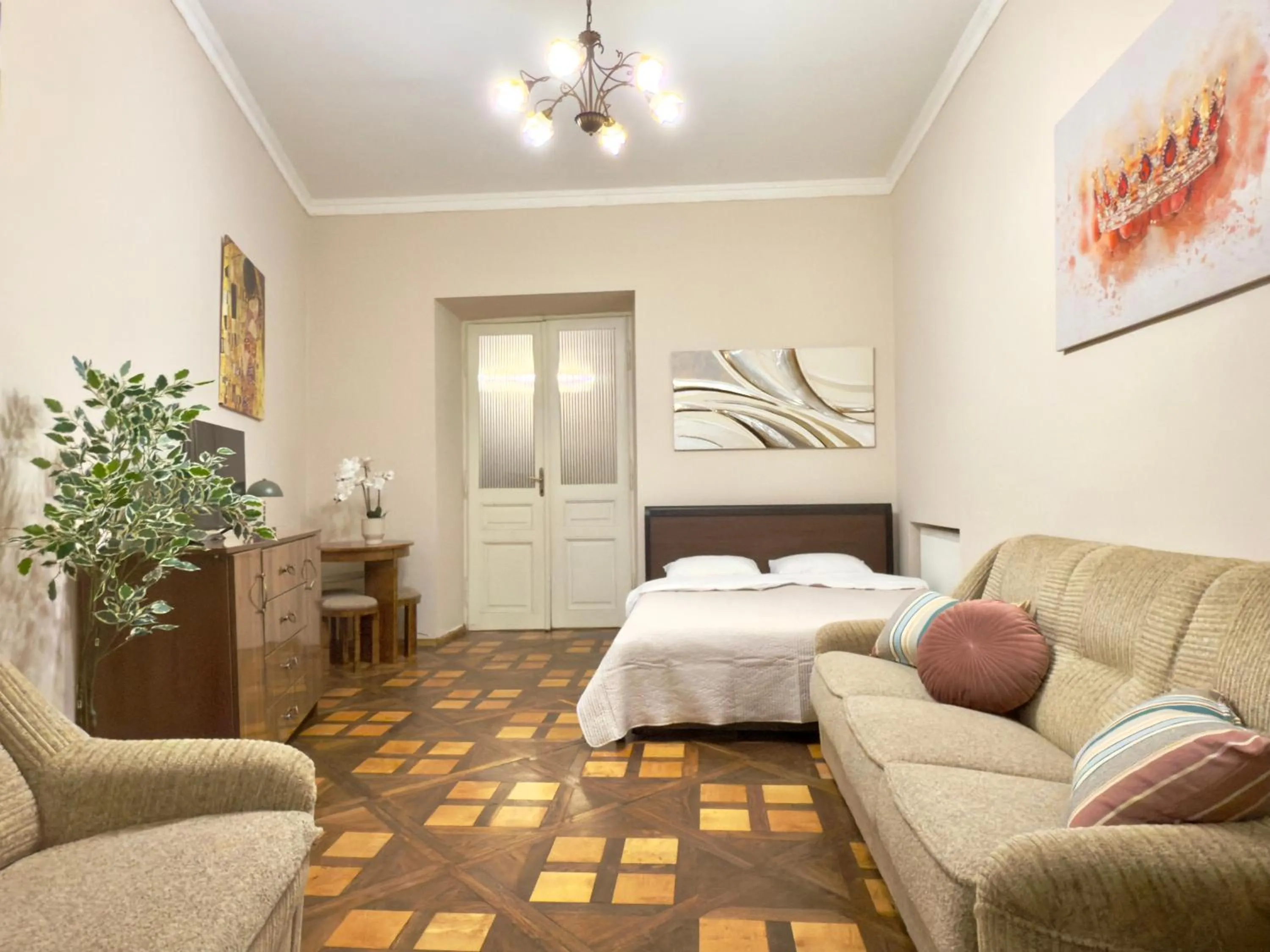 Bed in Modern and Classic apart. Central location