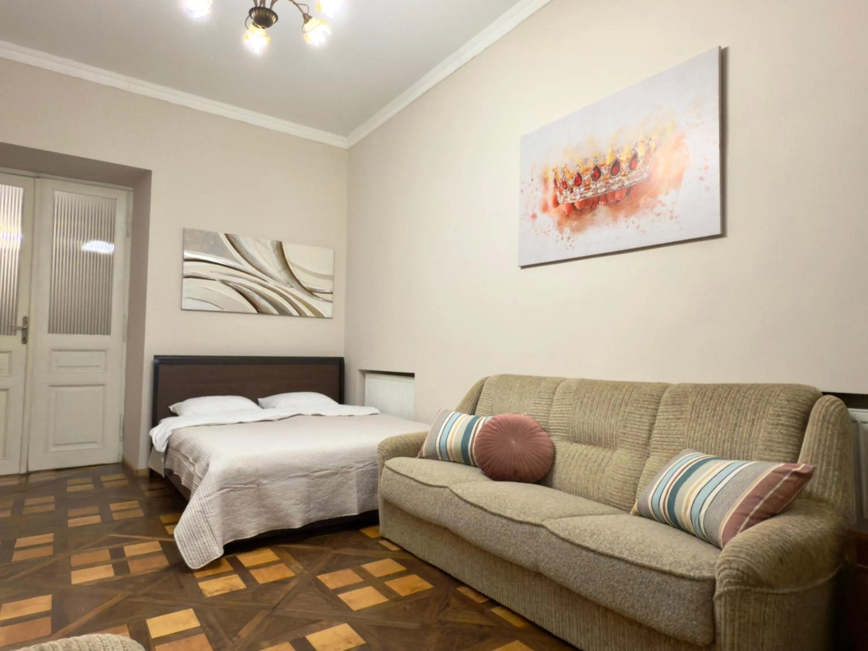 Bed in Modern and Classic apart. Central location