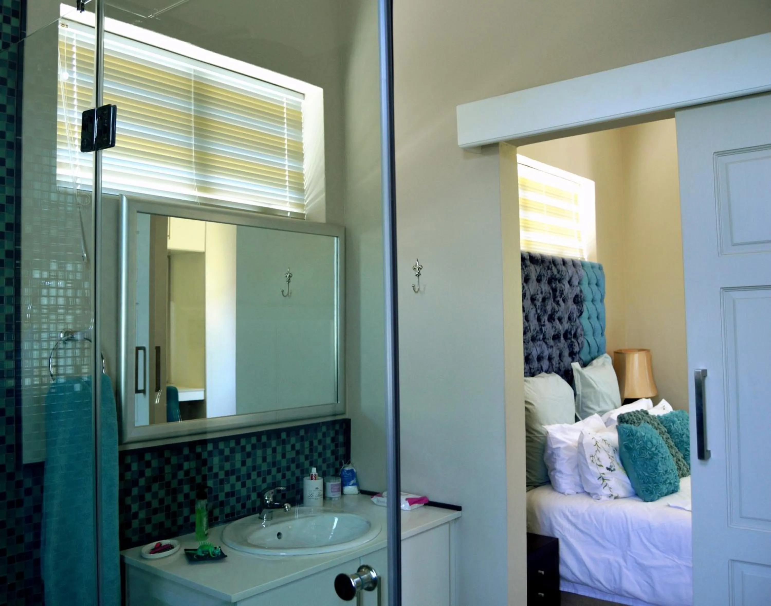 Bathroom, Bed in 1AA Wilhelmina Luxury Suites