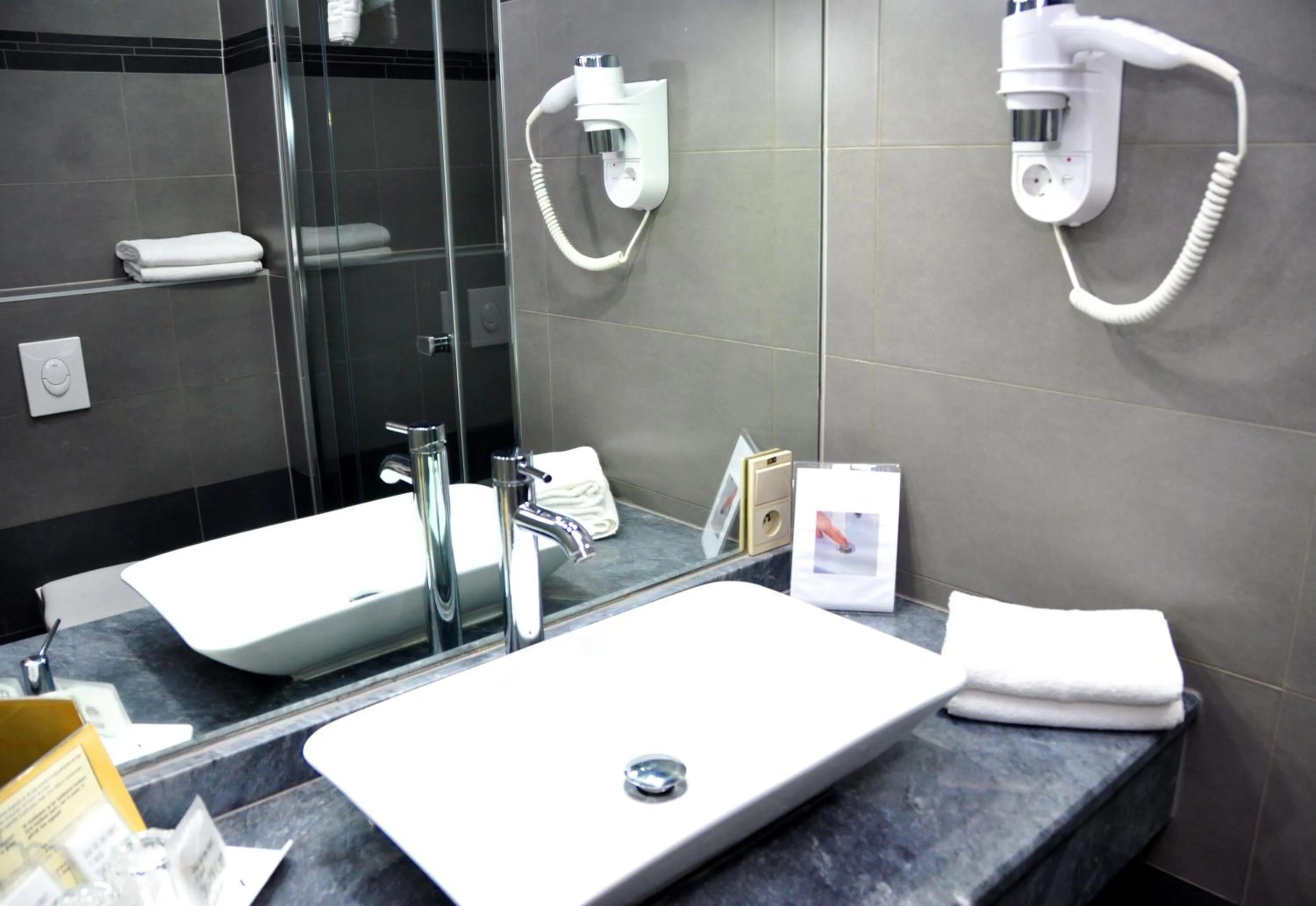 Bathroom in Hotel Prins van Oranje