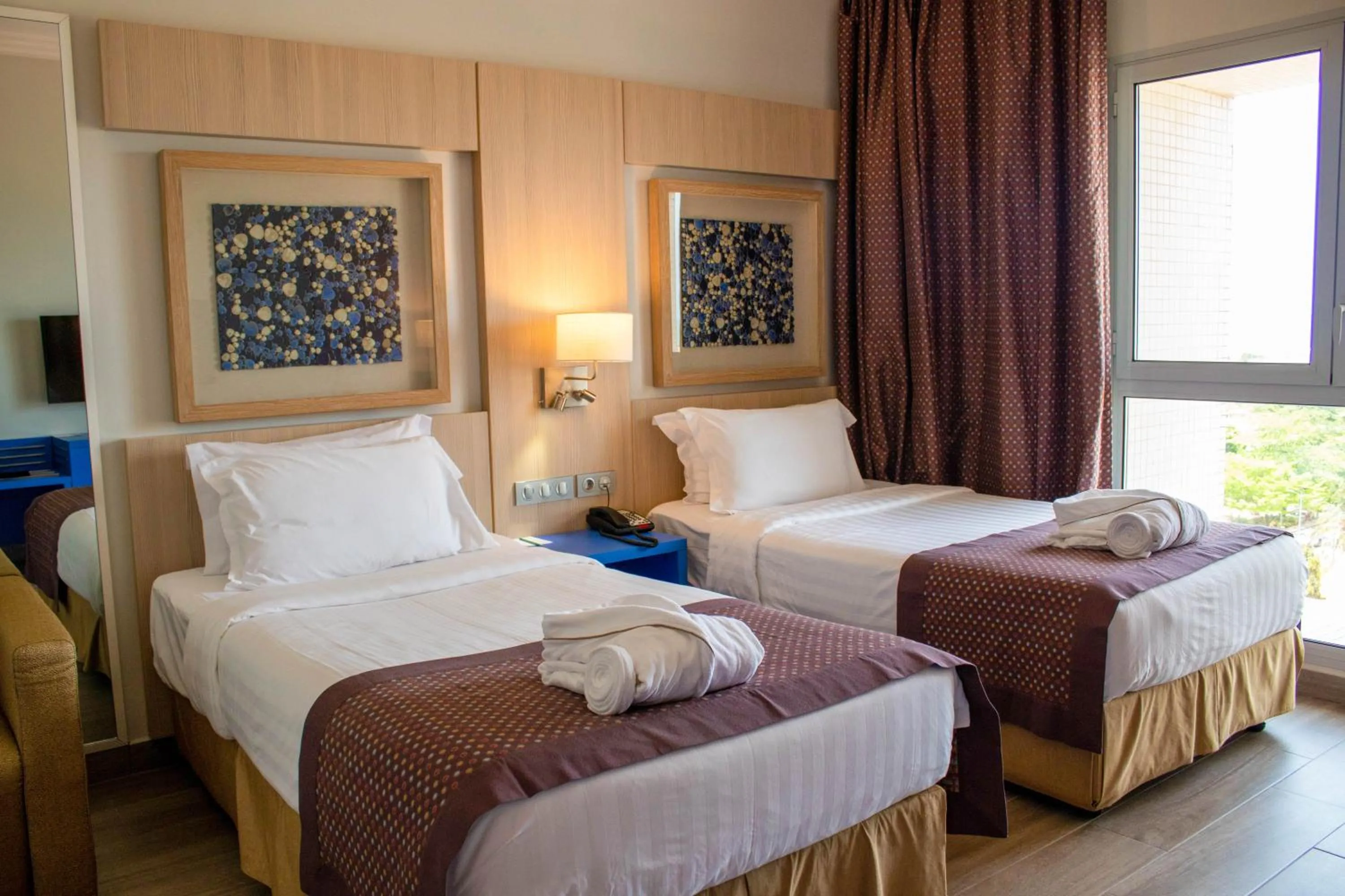 Coffee/tea facilities, Bed in Golden Tulip Le Diplomate