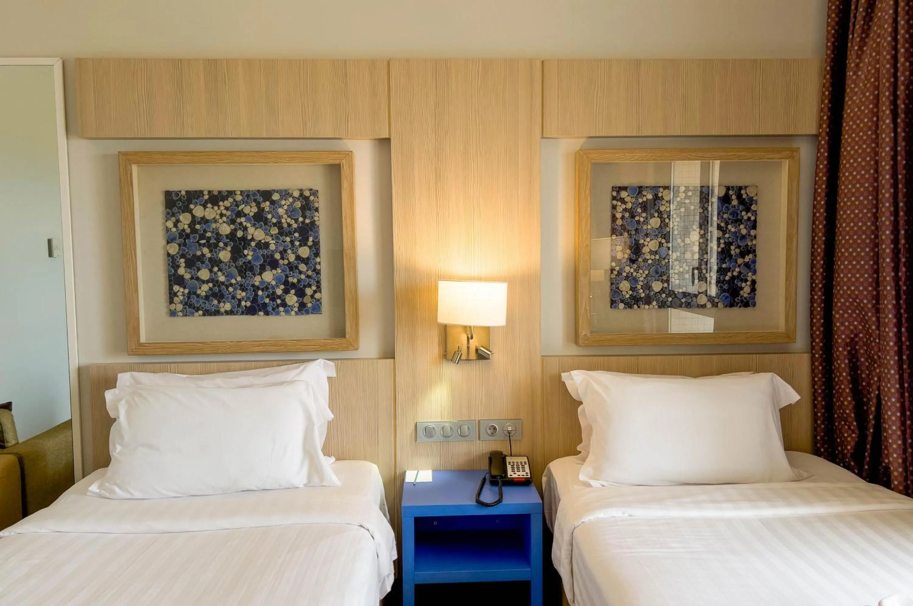 Coffee/tea facilities, Bed in Golden Tulip Le Diplomate