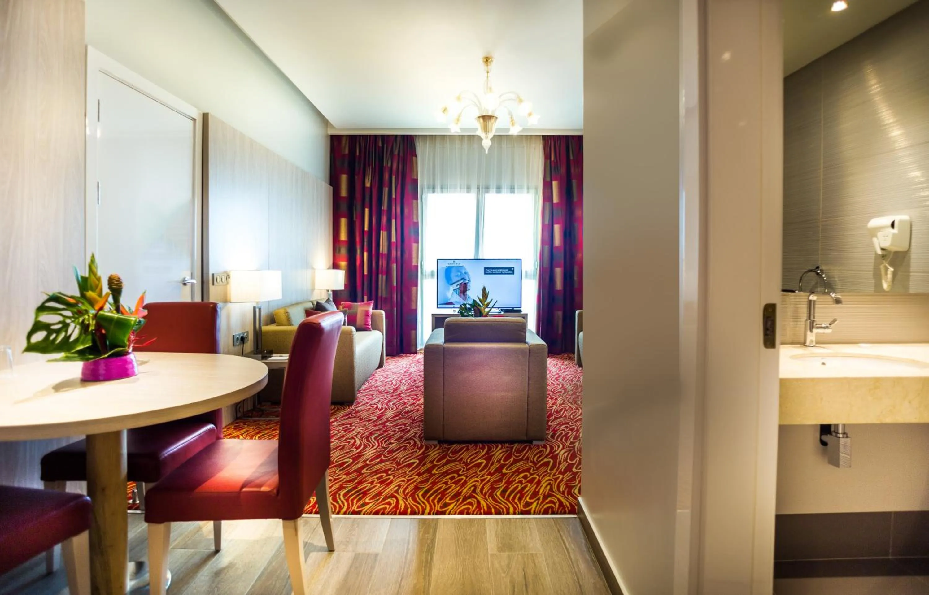 Shower in Golden Tulip Le Diplomate