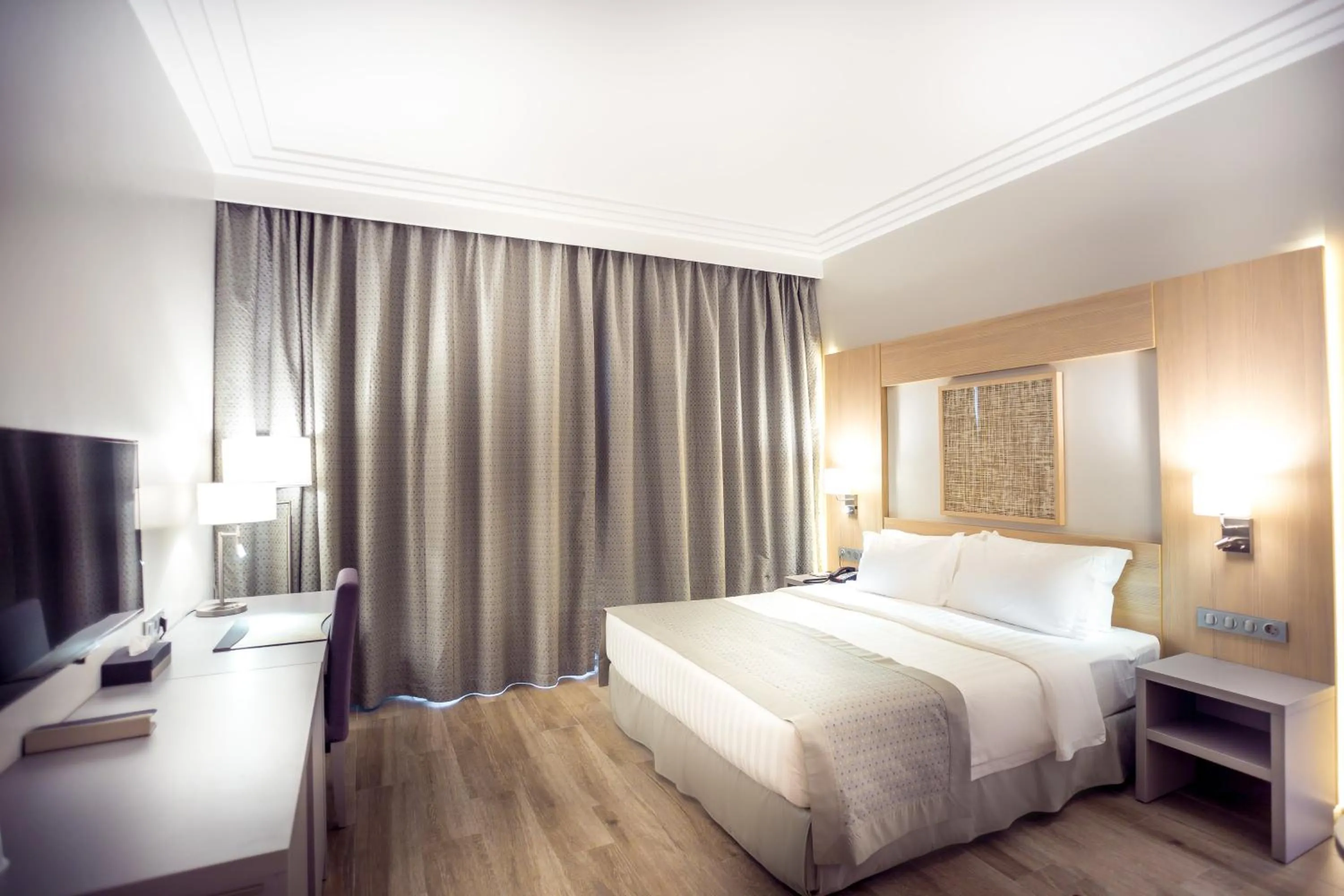 Shower, Bed in Golden Tulip Le Diplomate