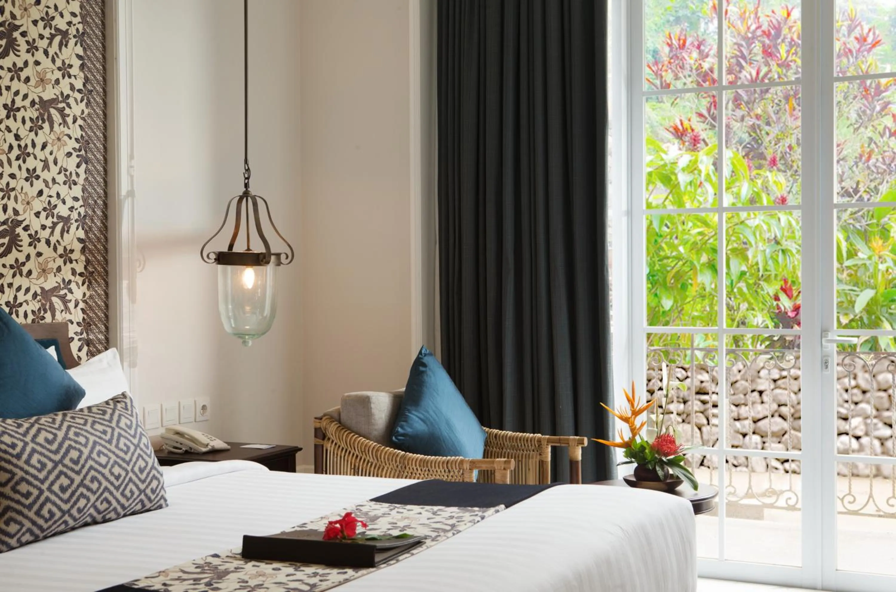 Garden view, Bed in Plataran Heritage Borobudur Hotel