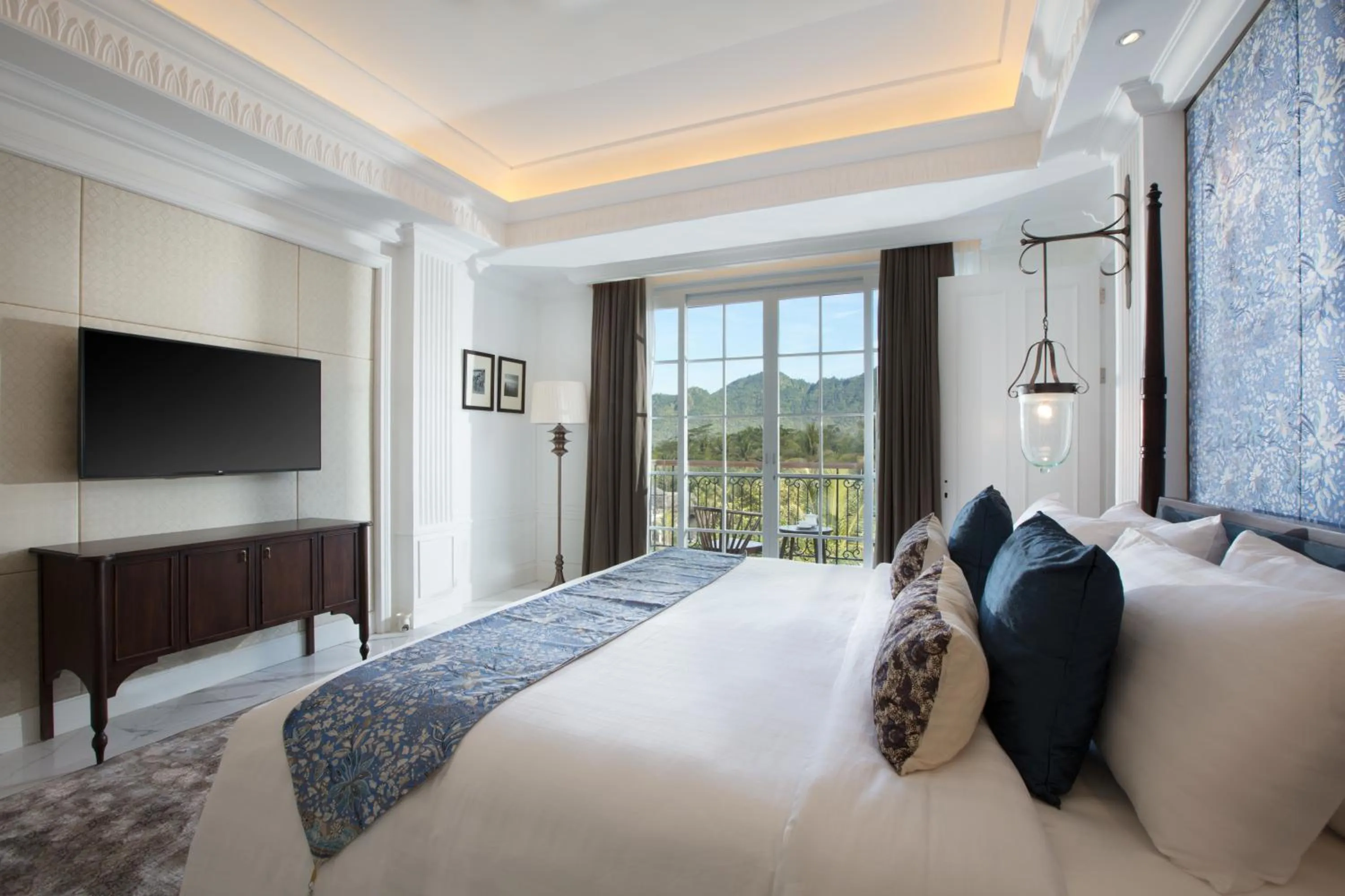 Bed in Plataran Heritage Borobudur Hotel