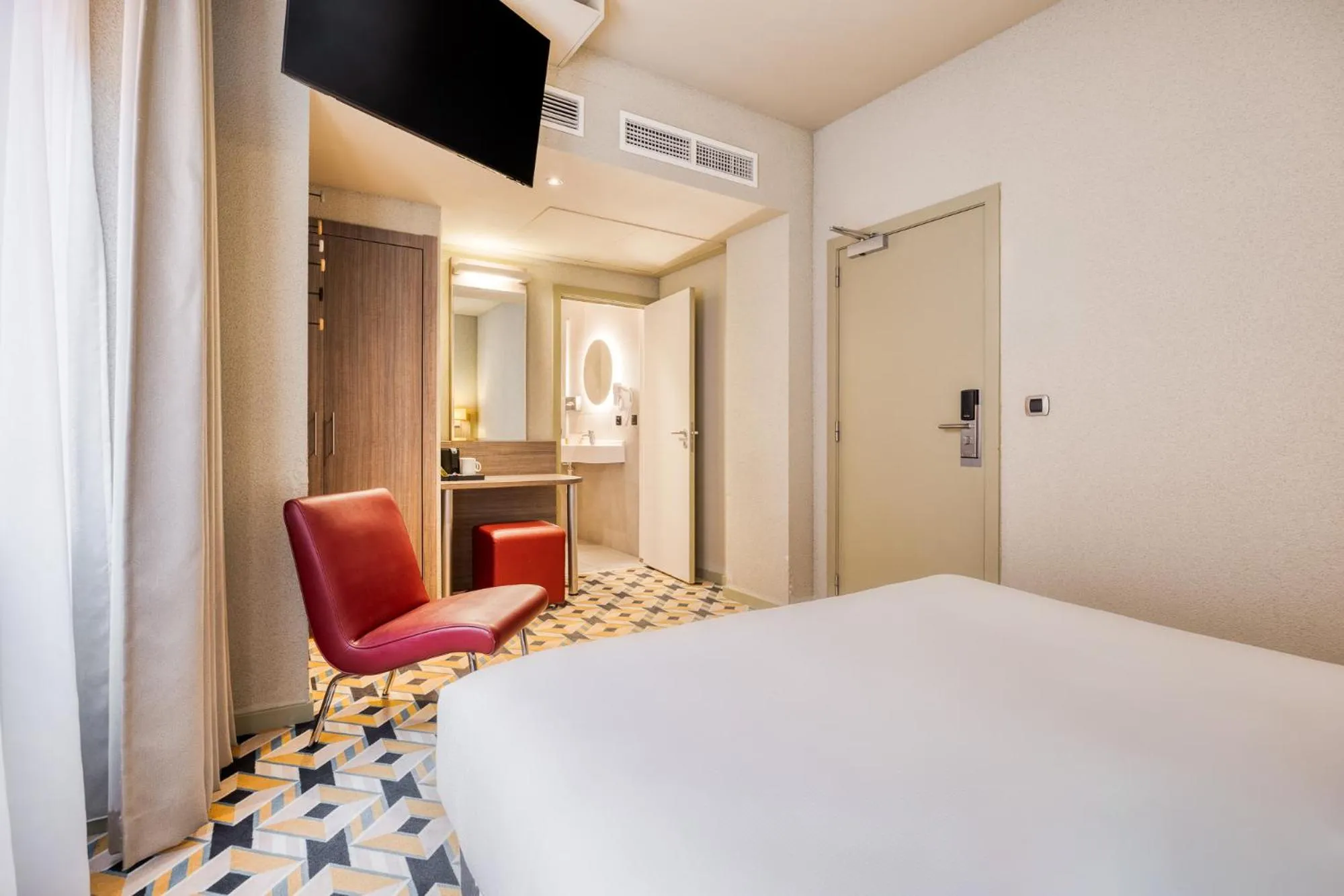 Bedroom, Bed in ALMA Grand Place Hotel