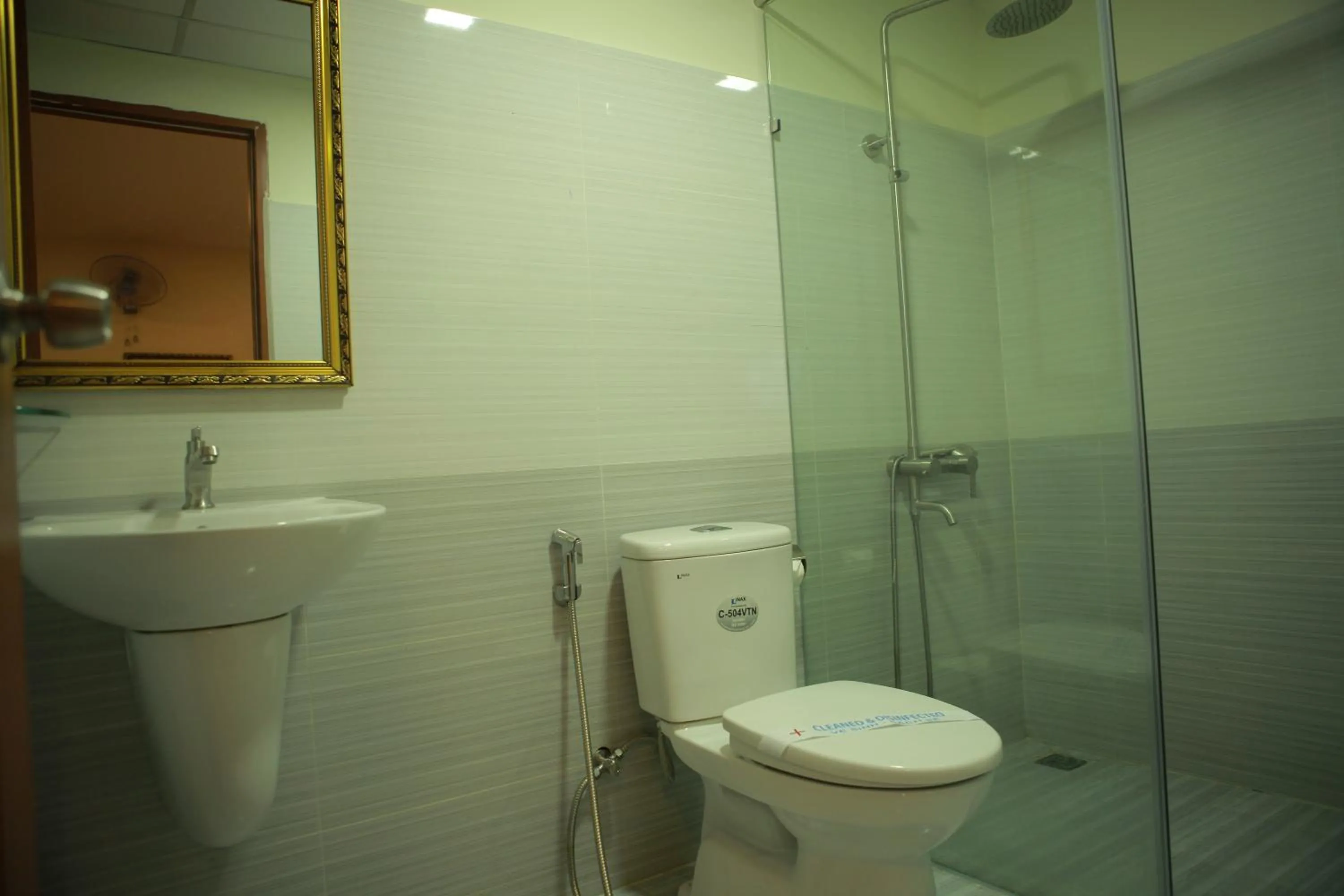 Toilet in Huy Hoang 1 Hotel - Tân Bình