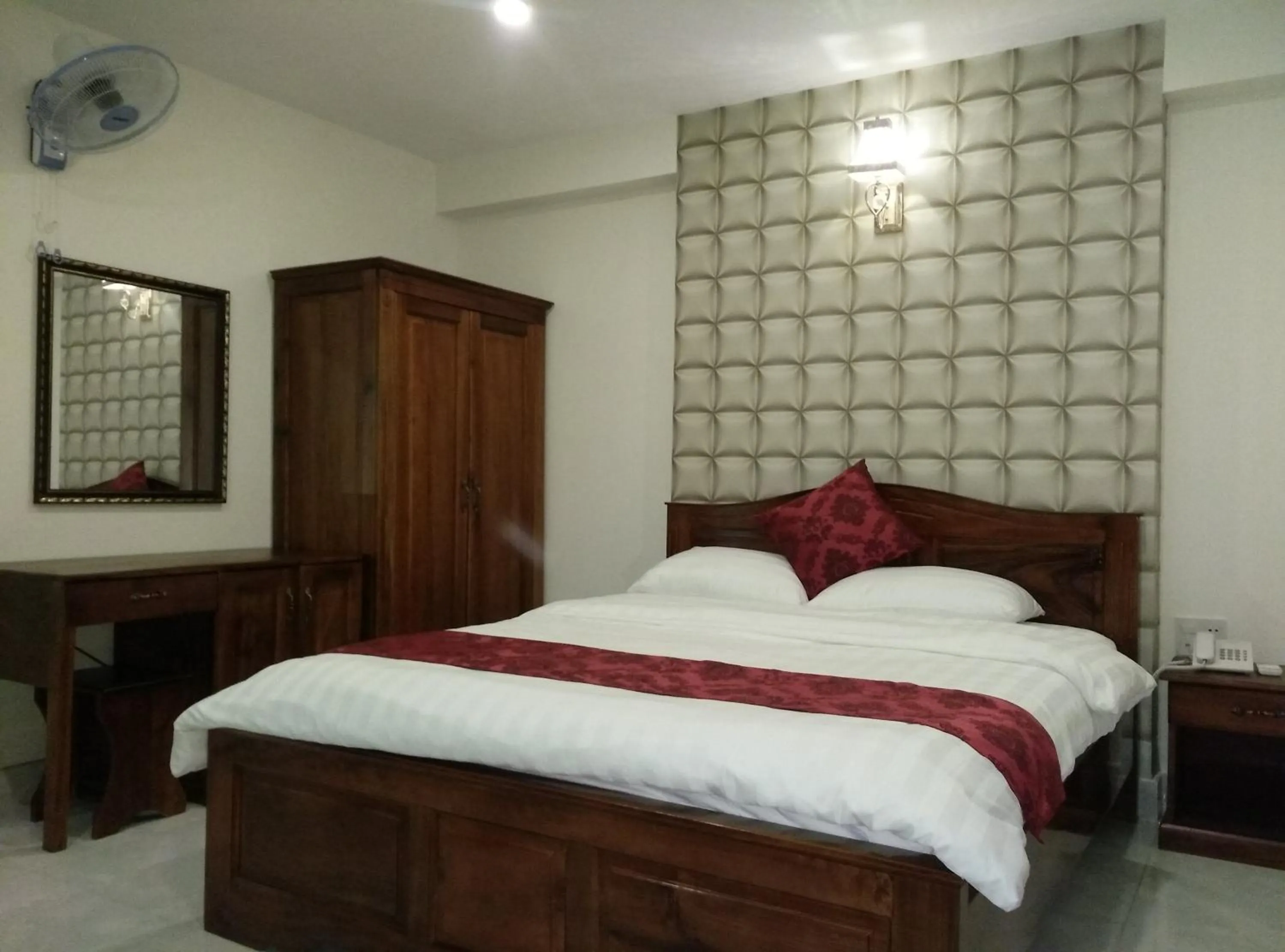 Bed in Huy Hoang 1 Hotel - Tân Bình