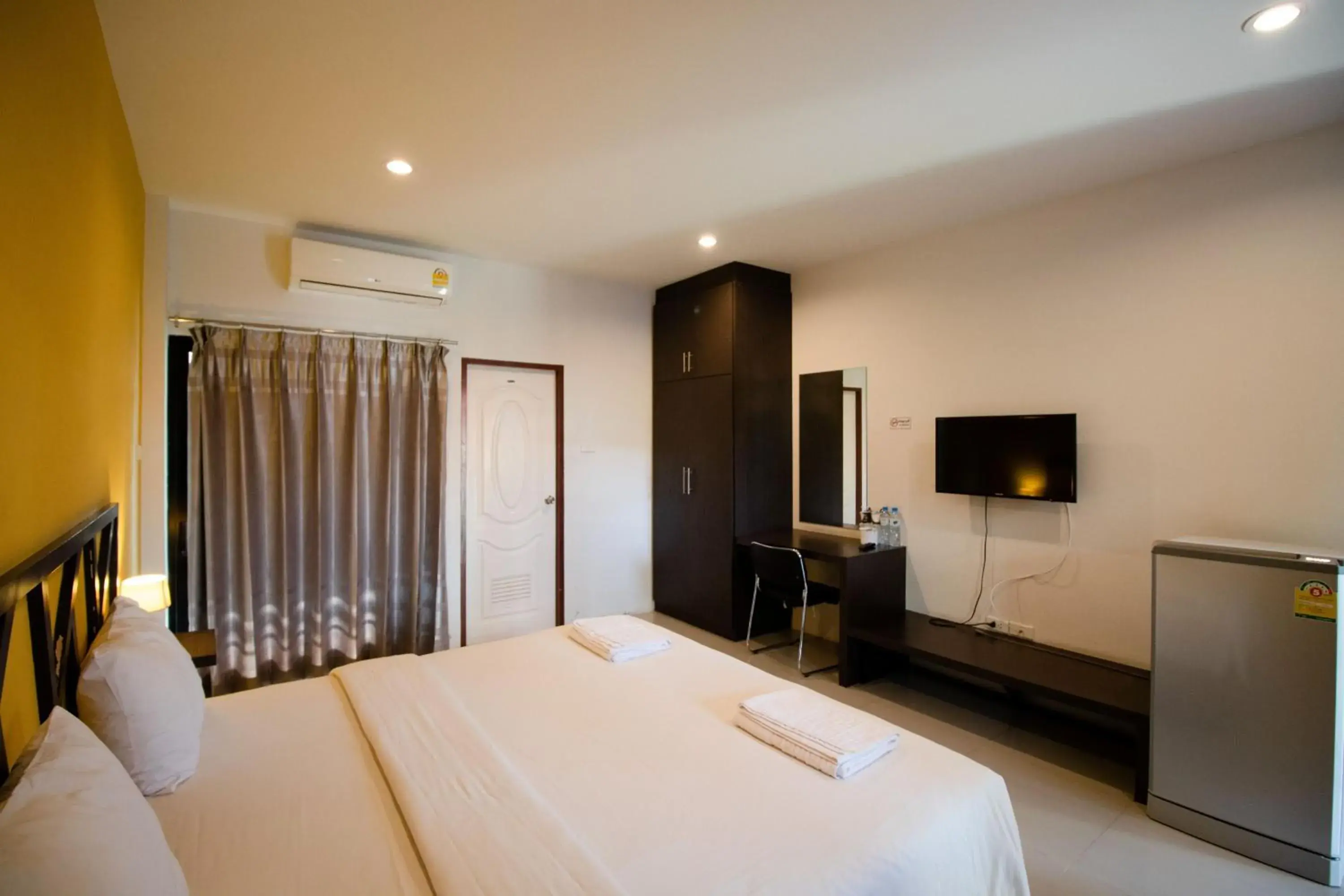Bedroom, Bed in Somsamai Style Apartment Bedroom, Bed in Somsamai Style Apartment
