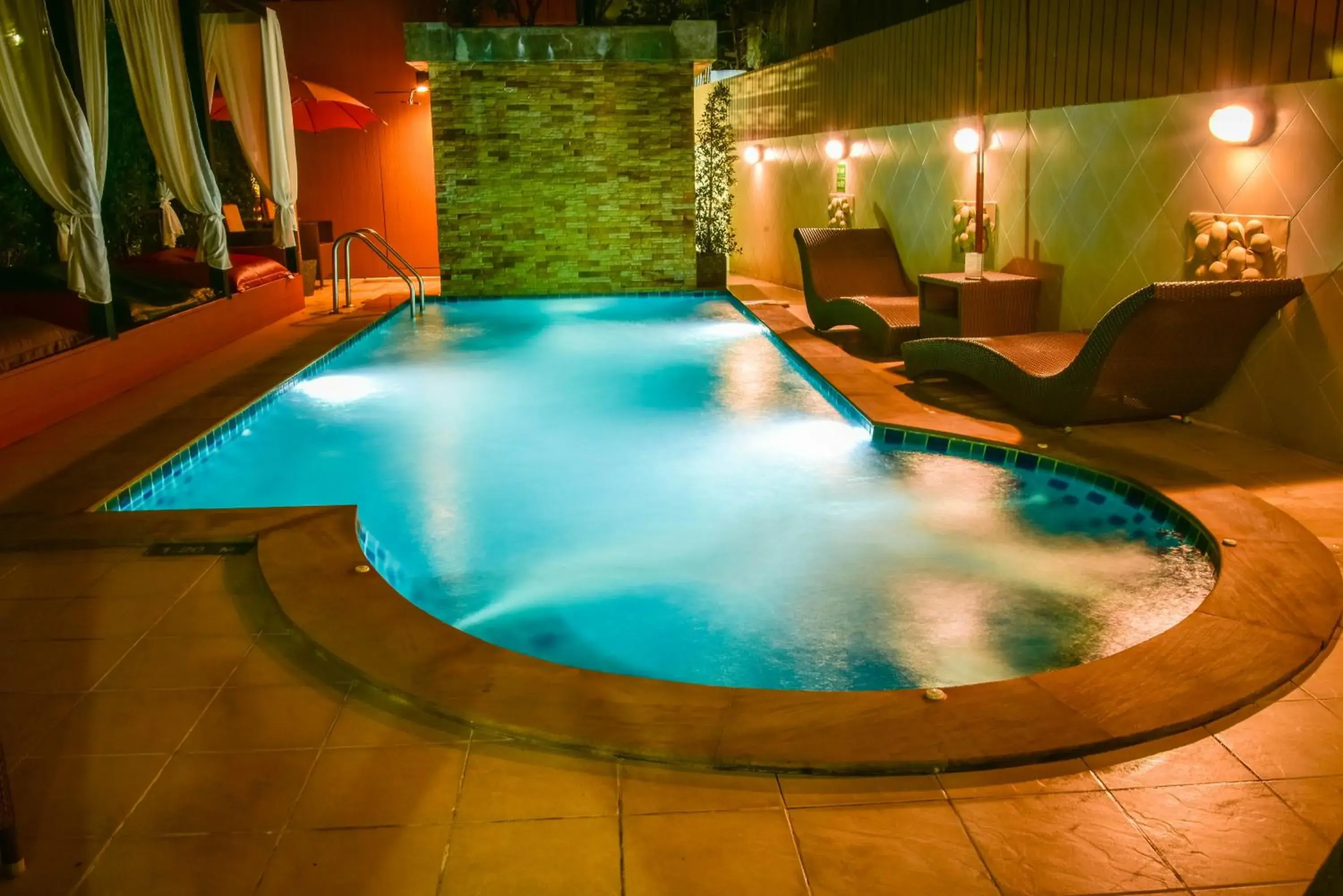 Swimming pool in Mhonsa Hotel Swimming pool in Mhonsa Hotel