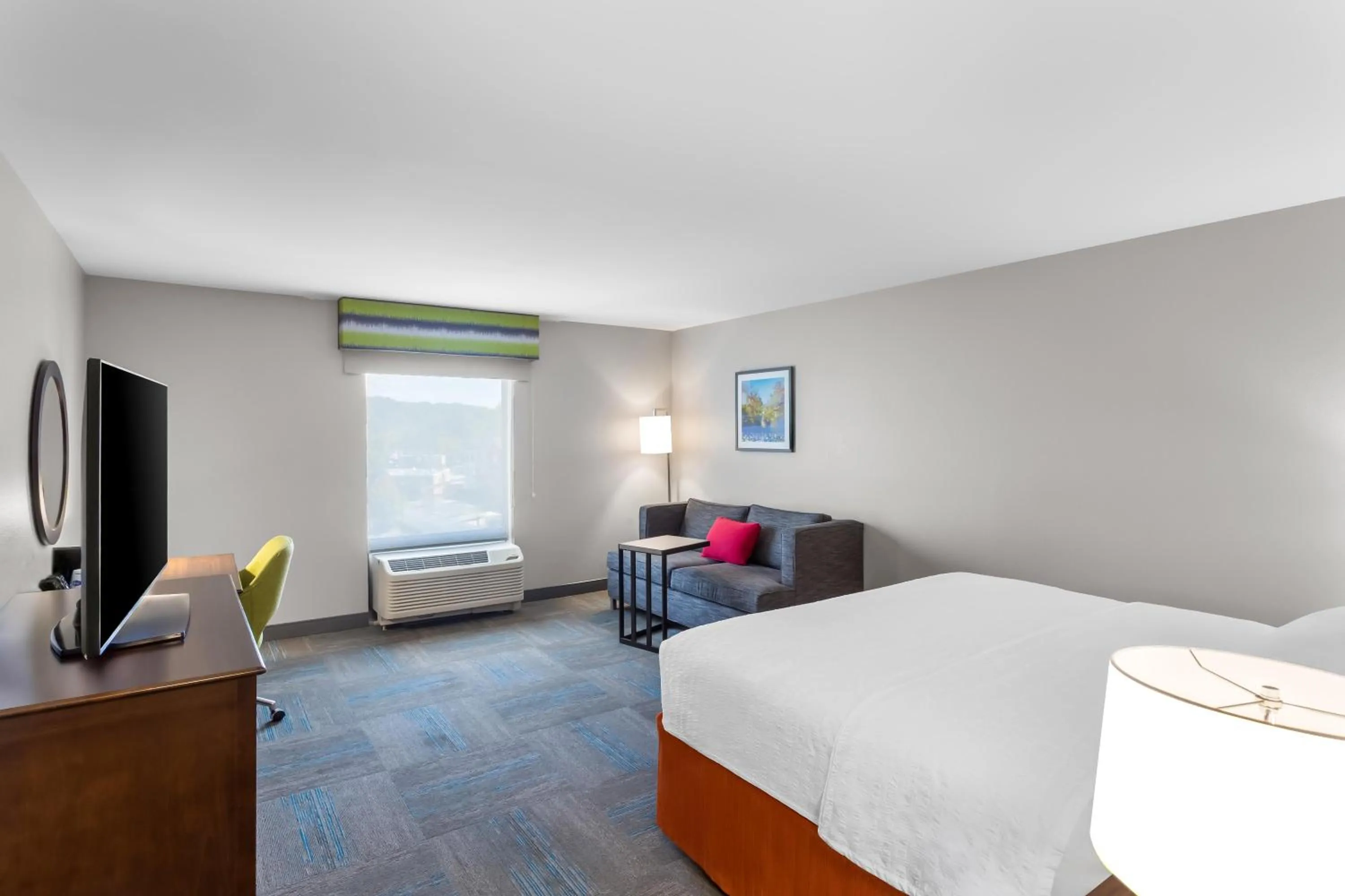 Bed in Hampton Inn University Area, Huntington, Wv