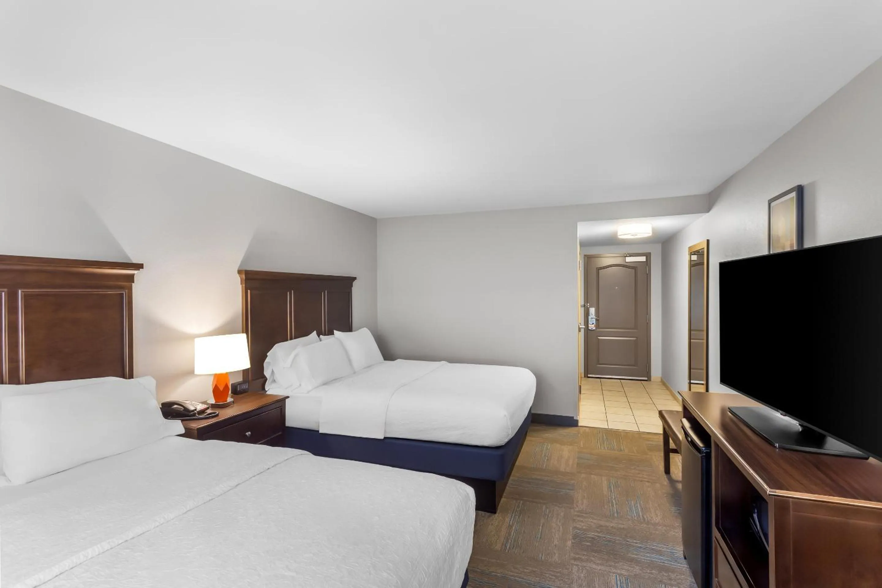 Bedroom, Bed in Hampton Inn University Area, Huntington, Wv