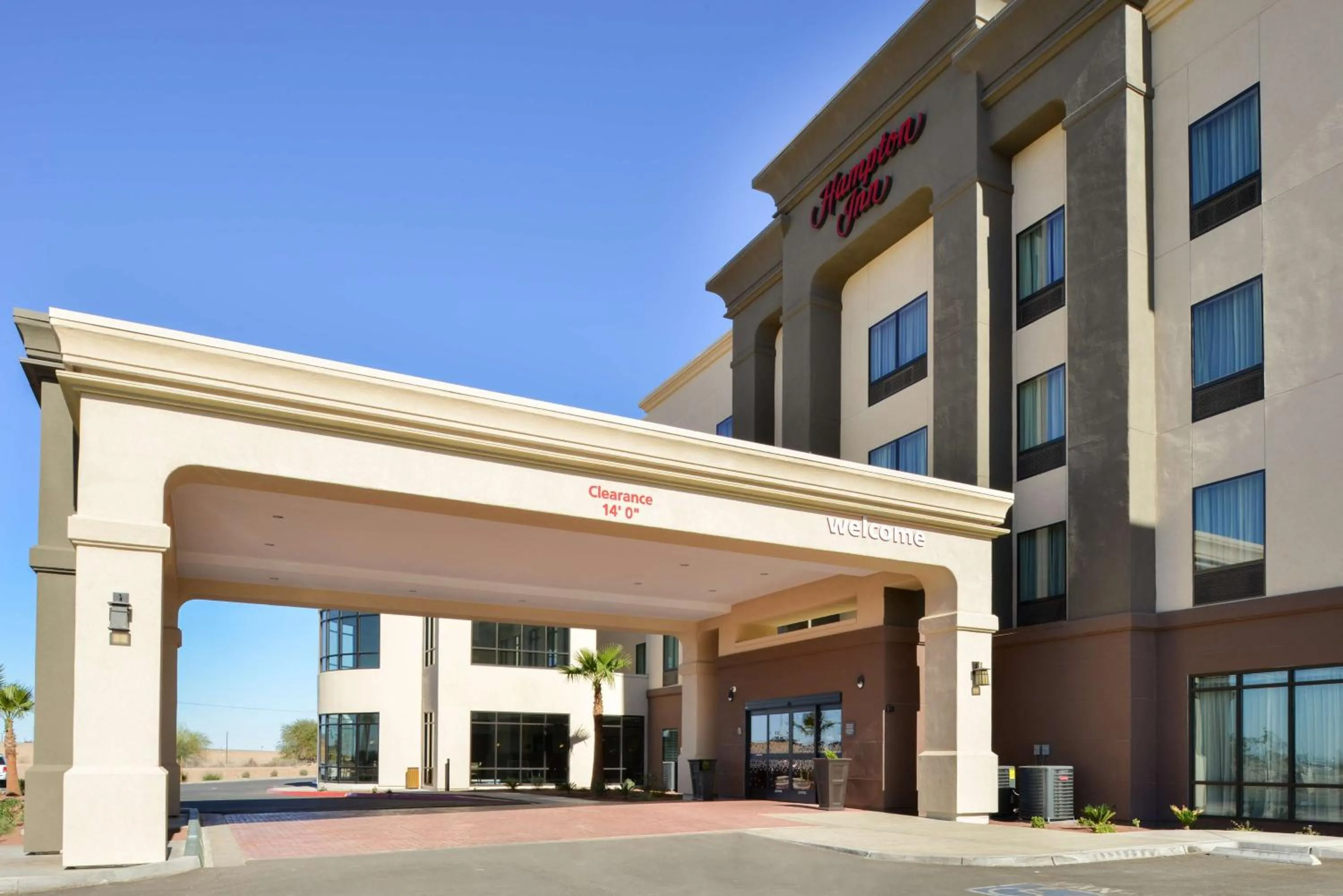Property building in Hampton Inn El Centro