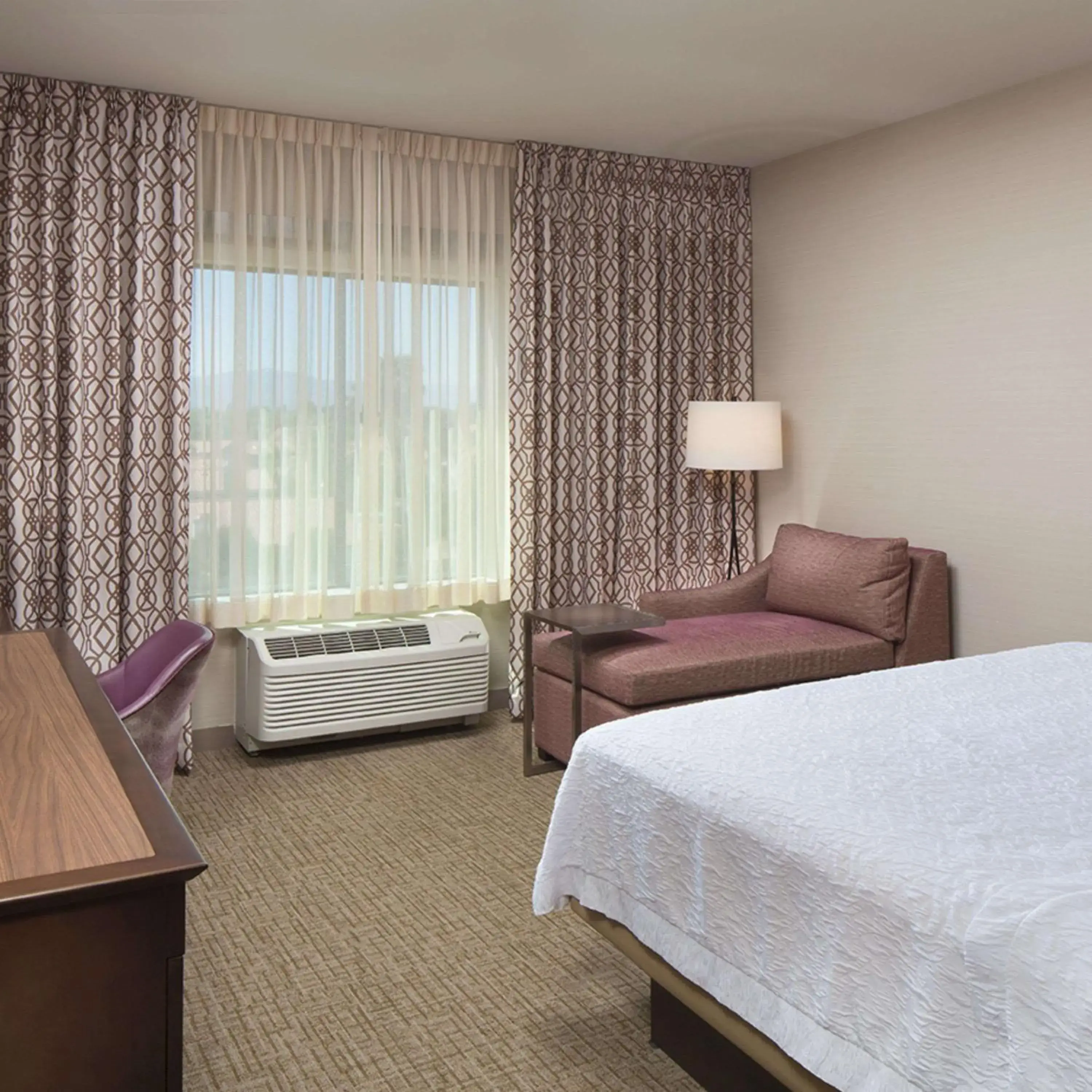 Bedroom, Bed in Hampton Inn & Suites Murrieta Temecula Bedroom, Bed in Hampton Inn & Suites Murrieta Temecula