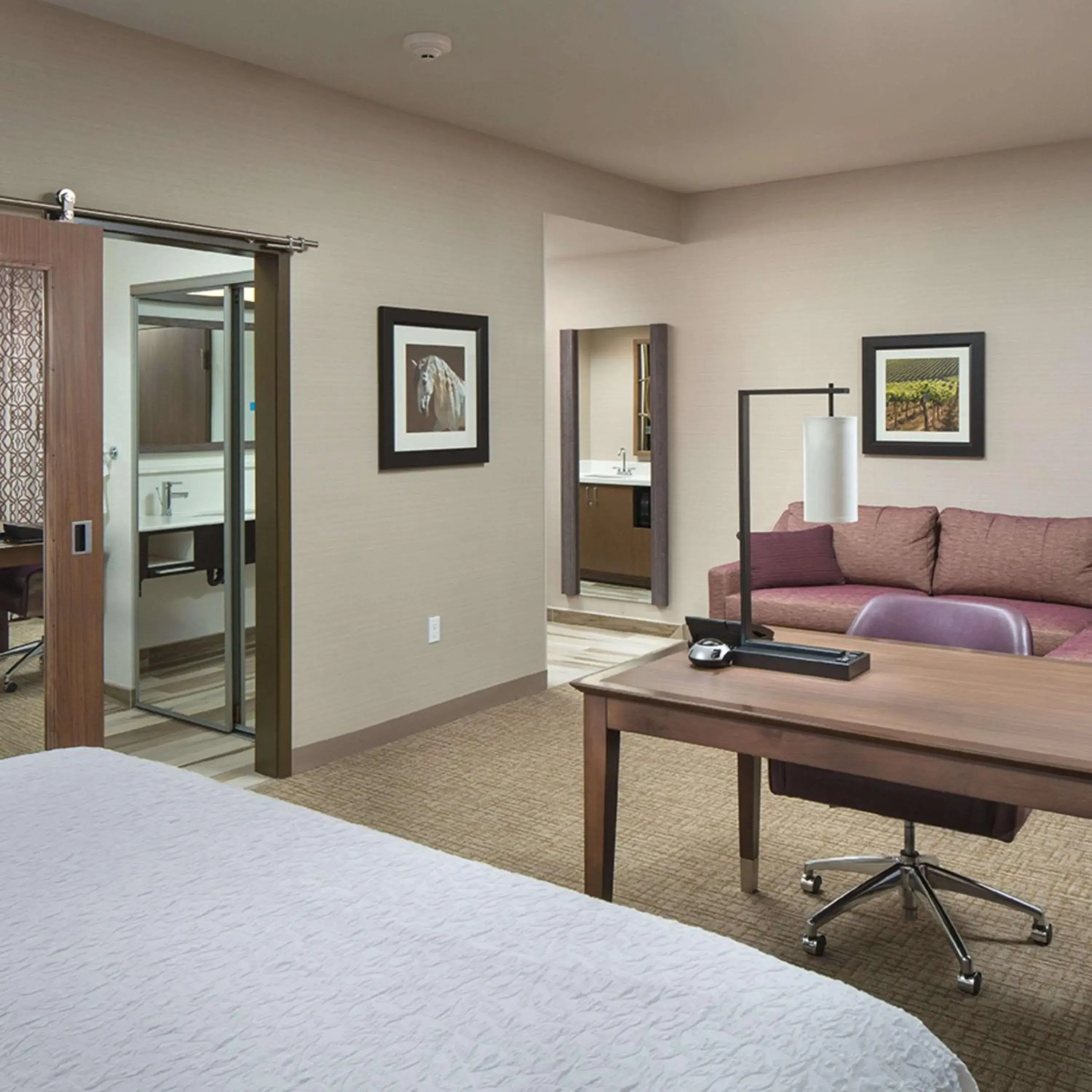 Bedroom, Bed in Hampton Inn & Suites Murrieta Temecula Bedroom, Bed in Hampton Inn & Suites Murrieta Temecula