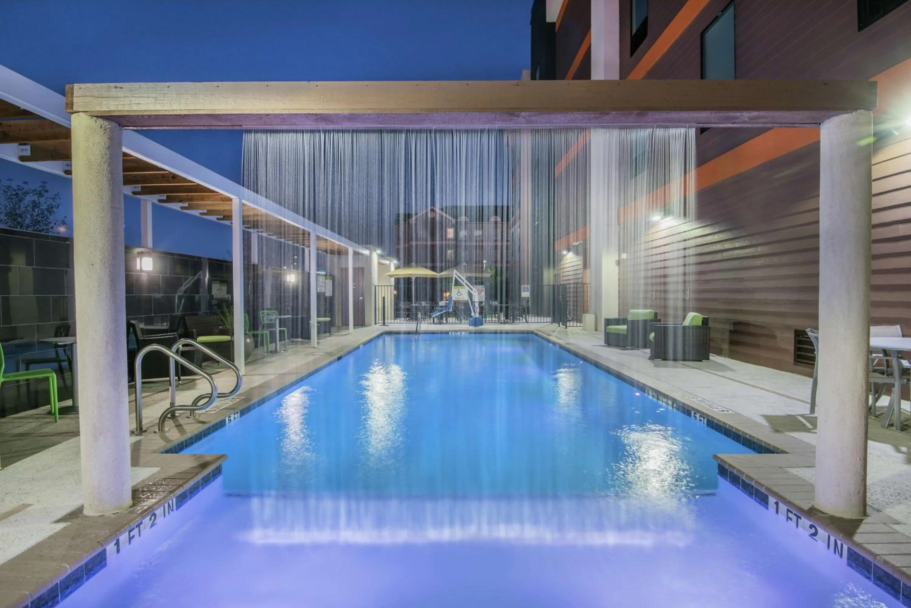 Pool view in Home2 Suites By Hilton Austin Airport