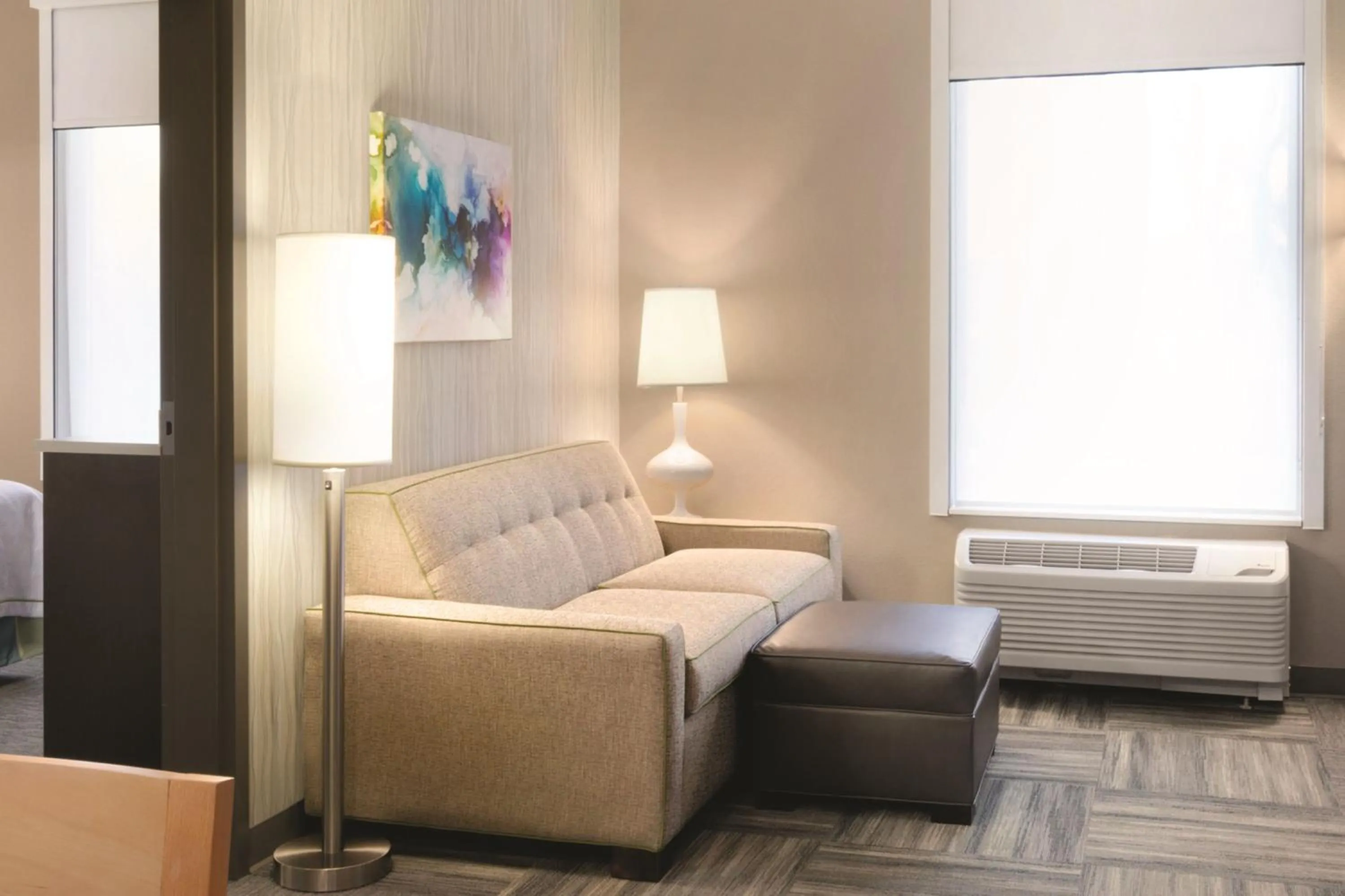 Living room, Bed in Home2 Suites by Hilton Billings