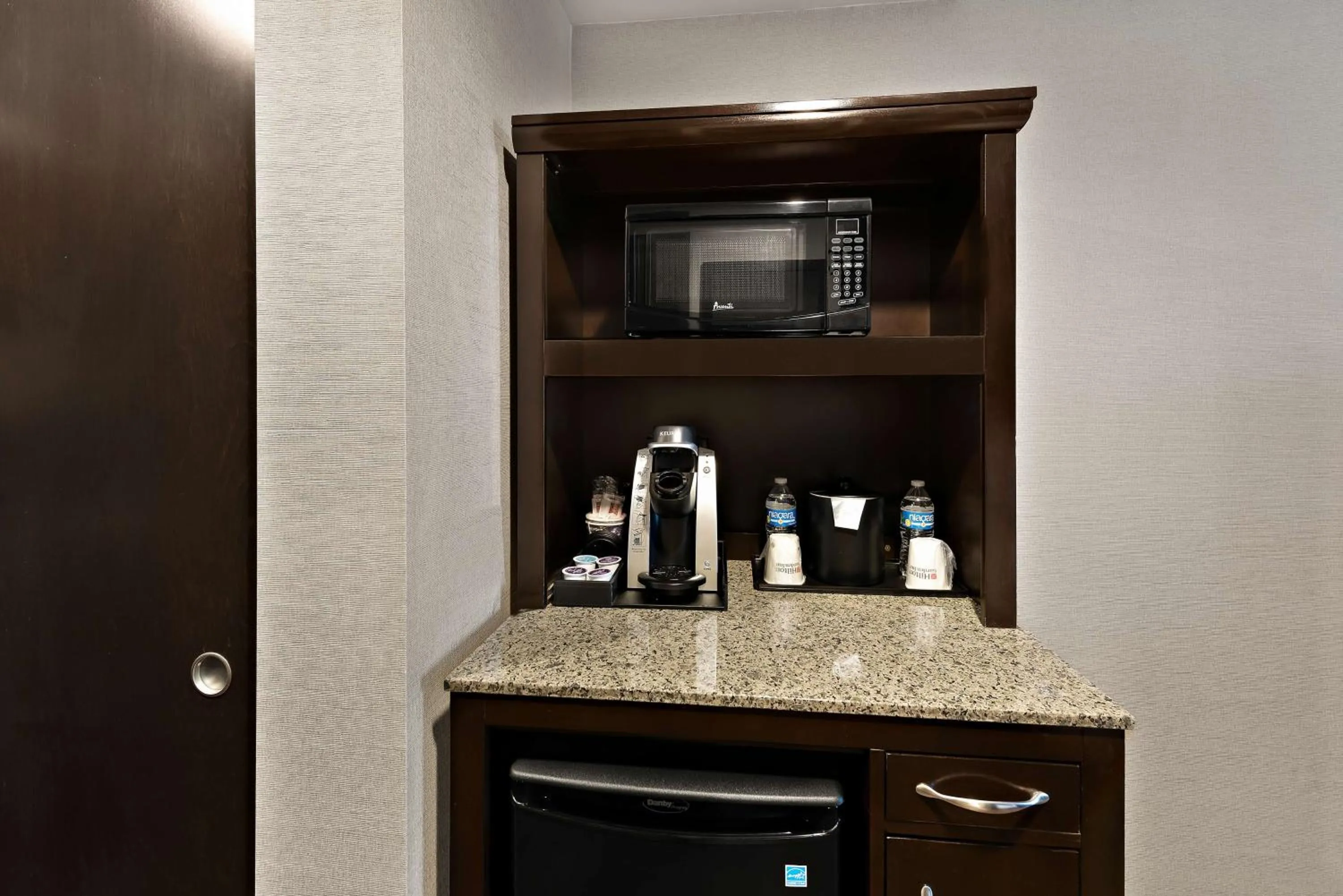 Photo of the whole room in Hilton Garden Inn Findlay