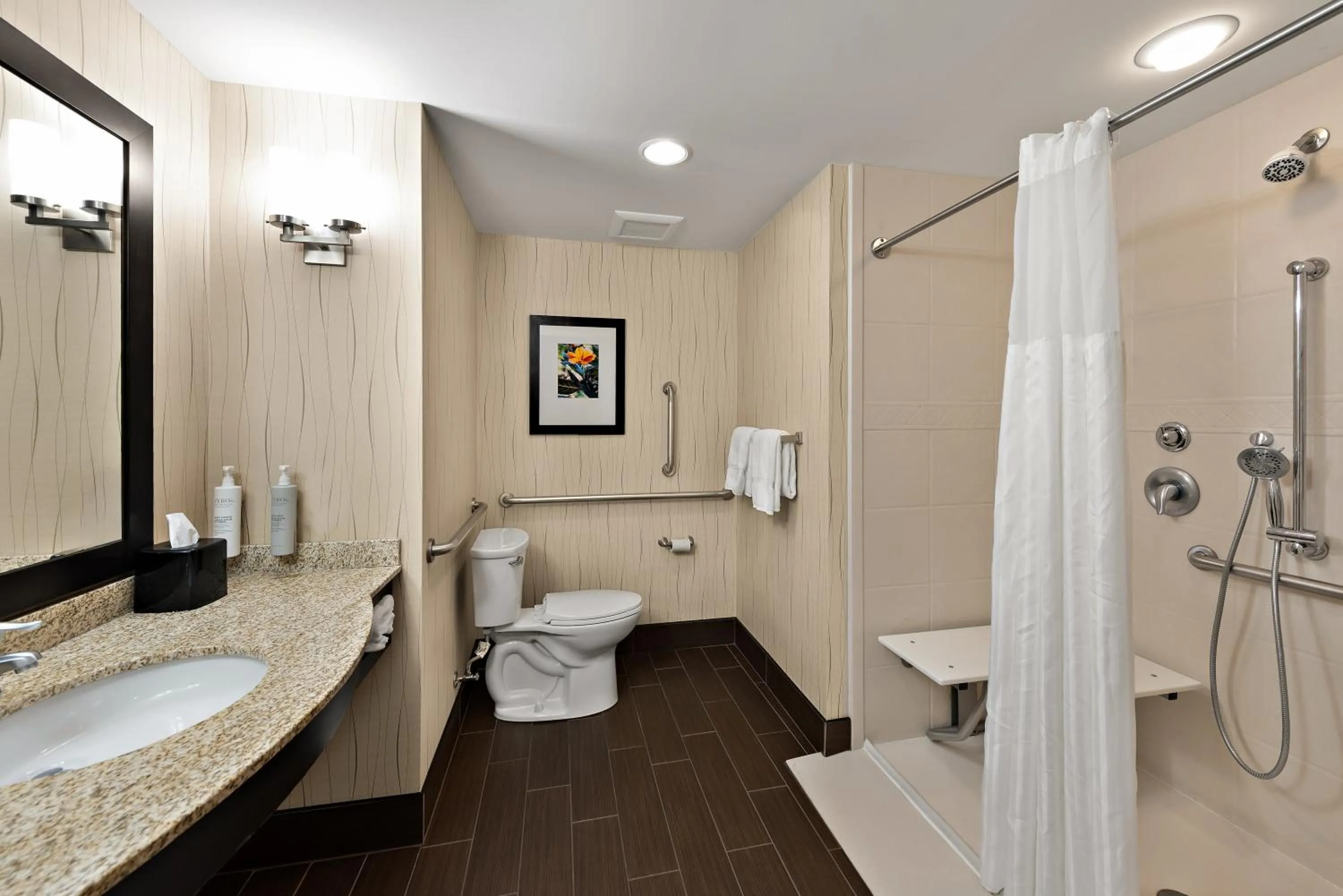 Bathroom in Hilton Garden Inn Findlay