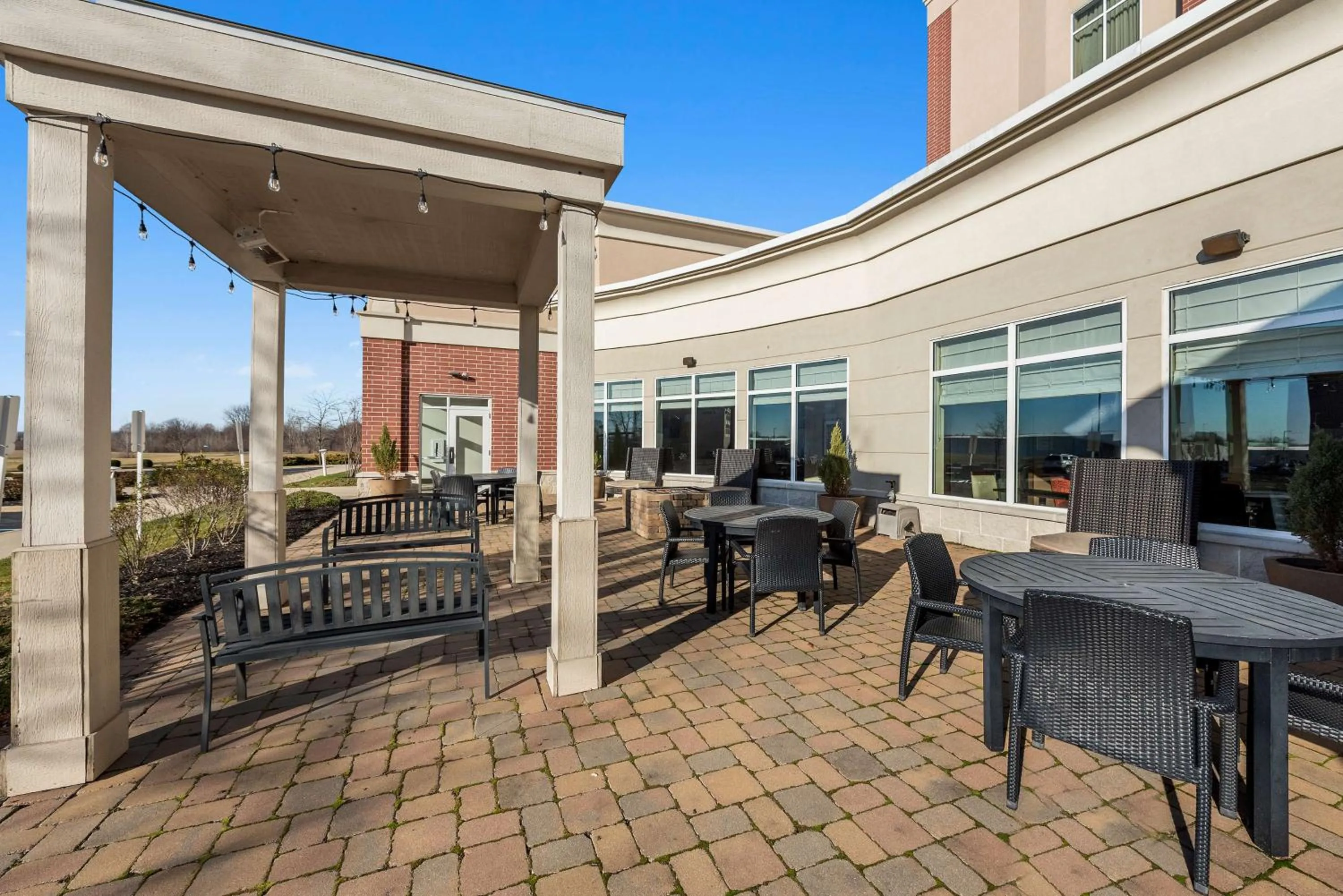 Patio in Hilton Garden Inn Findlay