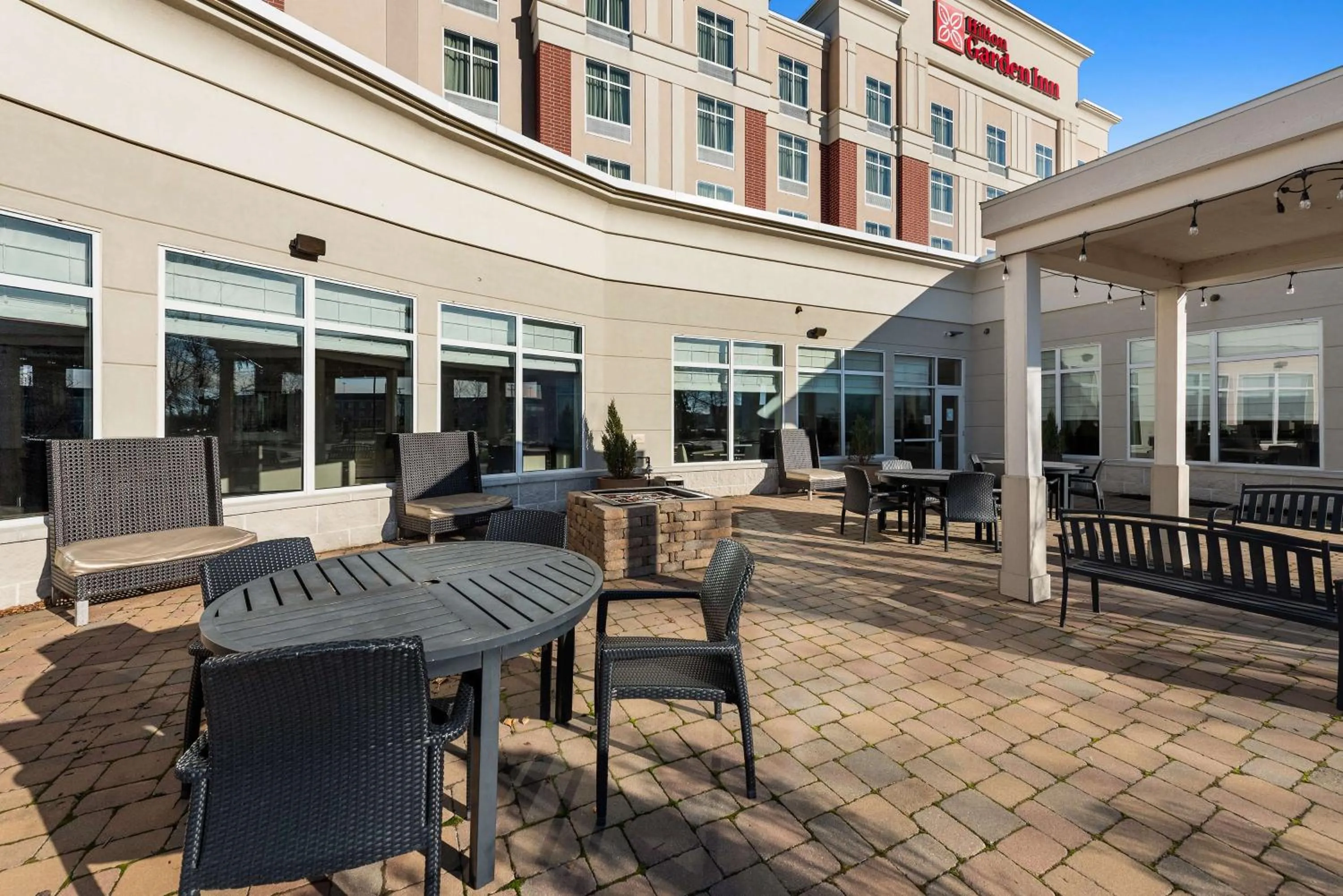 Patio in Hilton Garden Inn Findlay