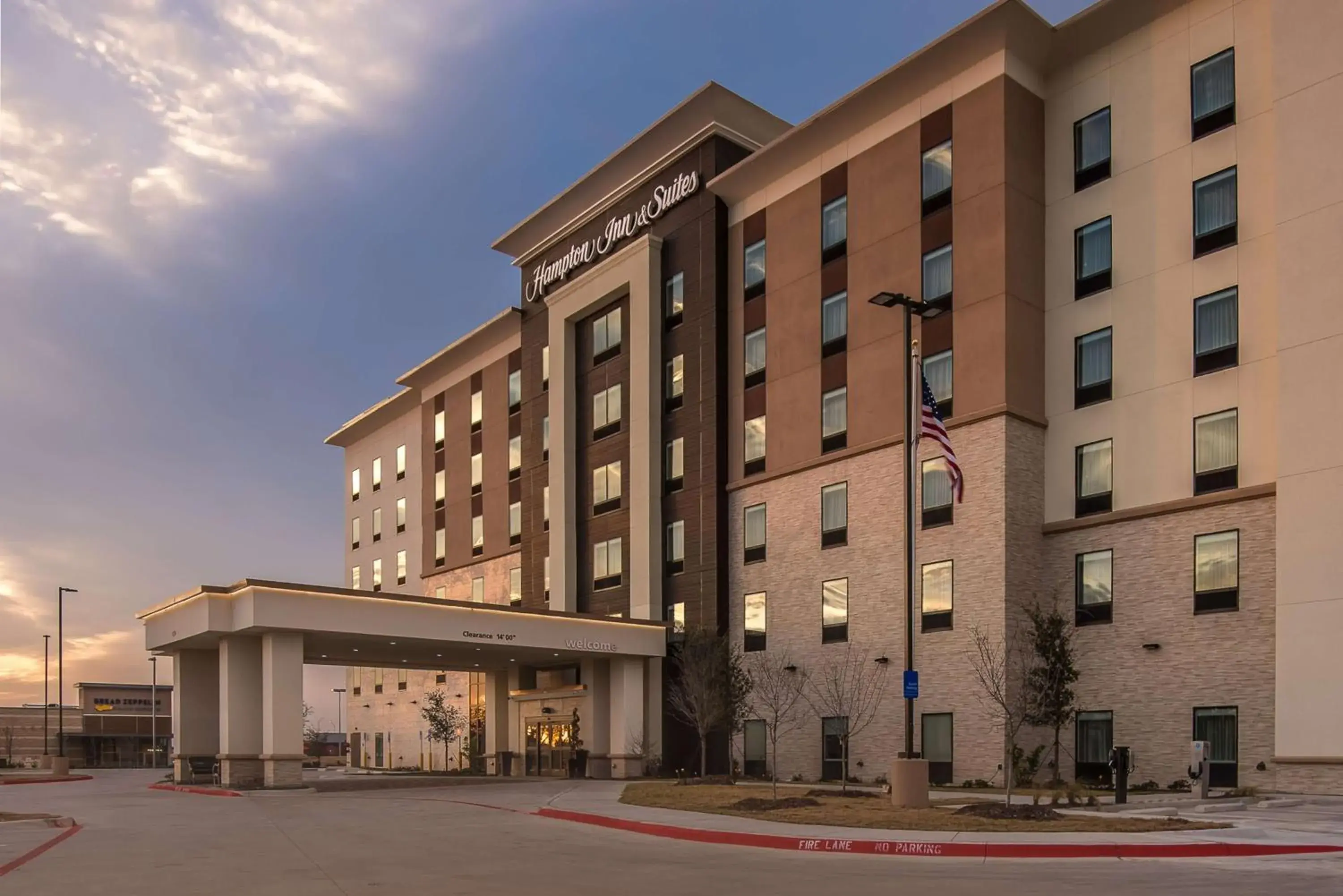 Property building in Hampton Inn & Suites Dallas-The Colony Property building in Hampton Inn & Suites Dallas-The Colony
