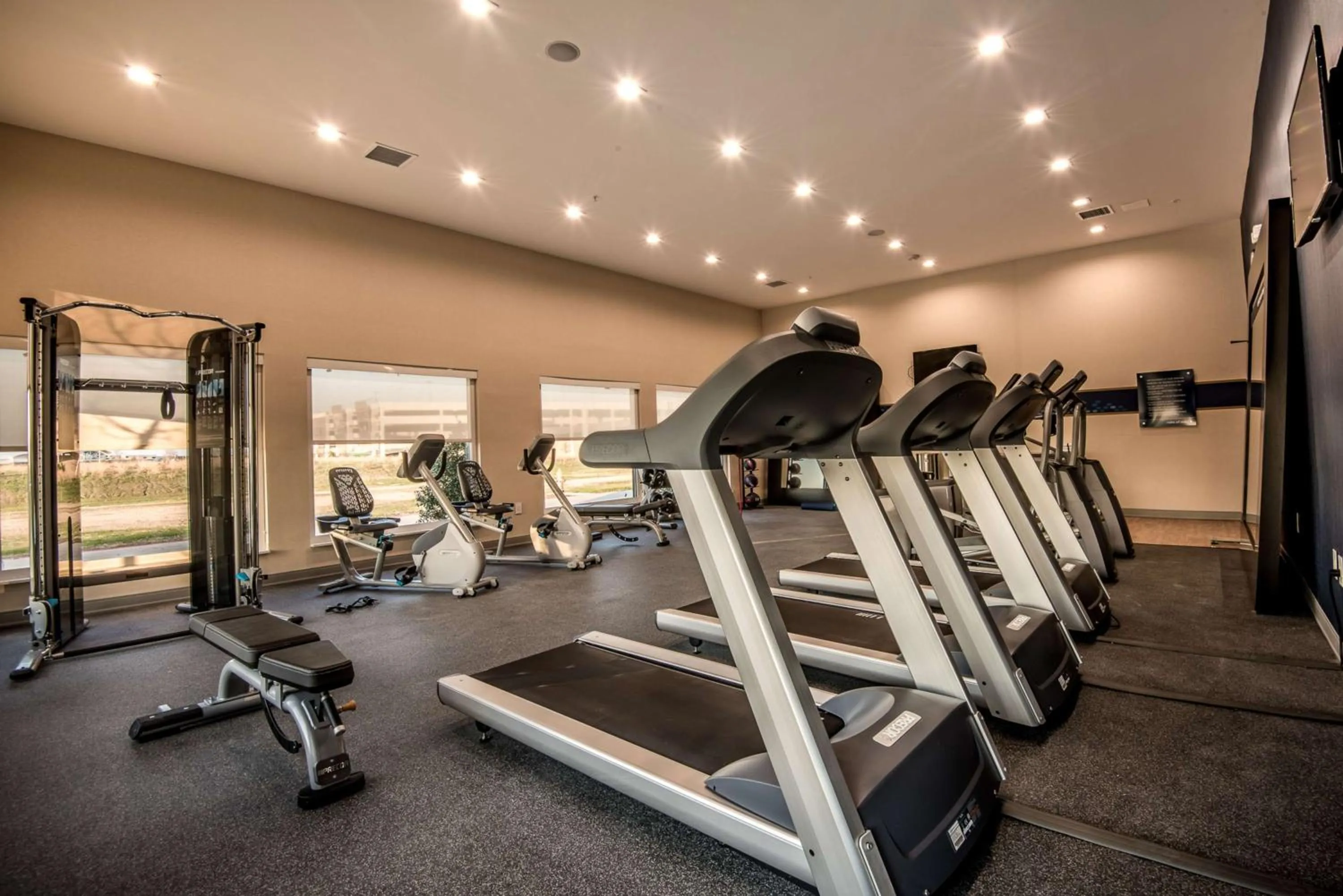 Fitness centre/facilities in Hampton Inn & Suites Dallas-The Colony