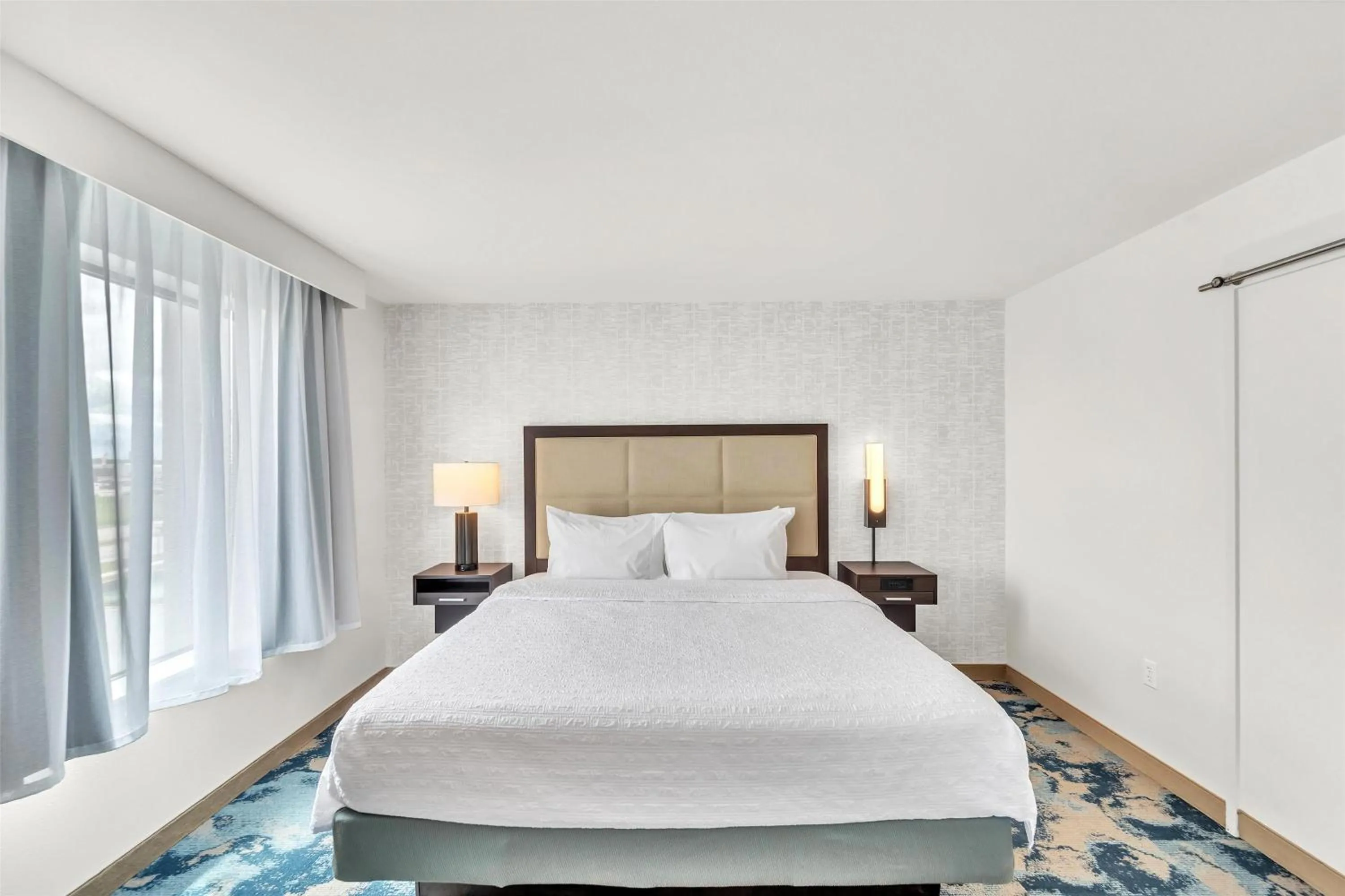 Bed in Hampton Inn & Suites Kenosha Pleasant Prairie