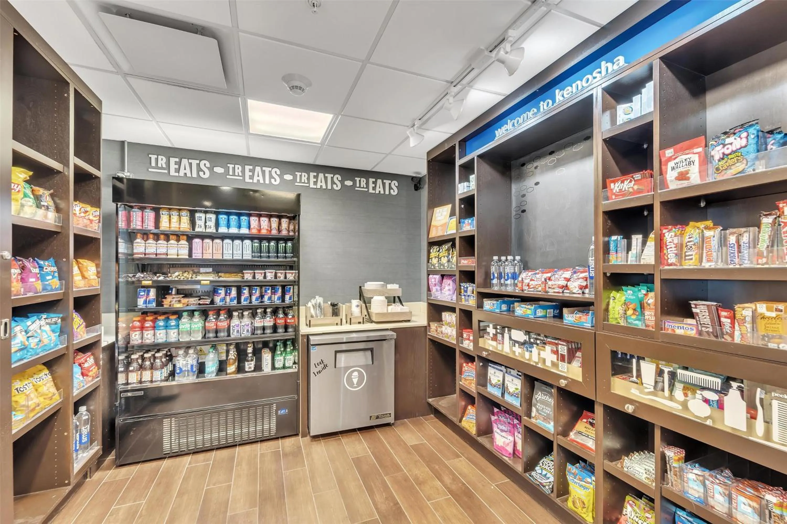 On-site shops in Hampton Inn & Suites Kenosha Pleasant Prairie